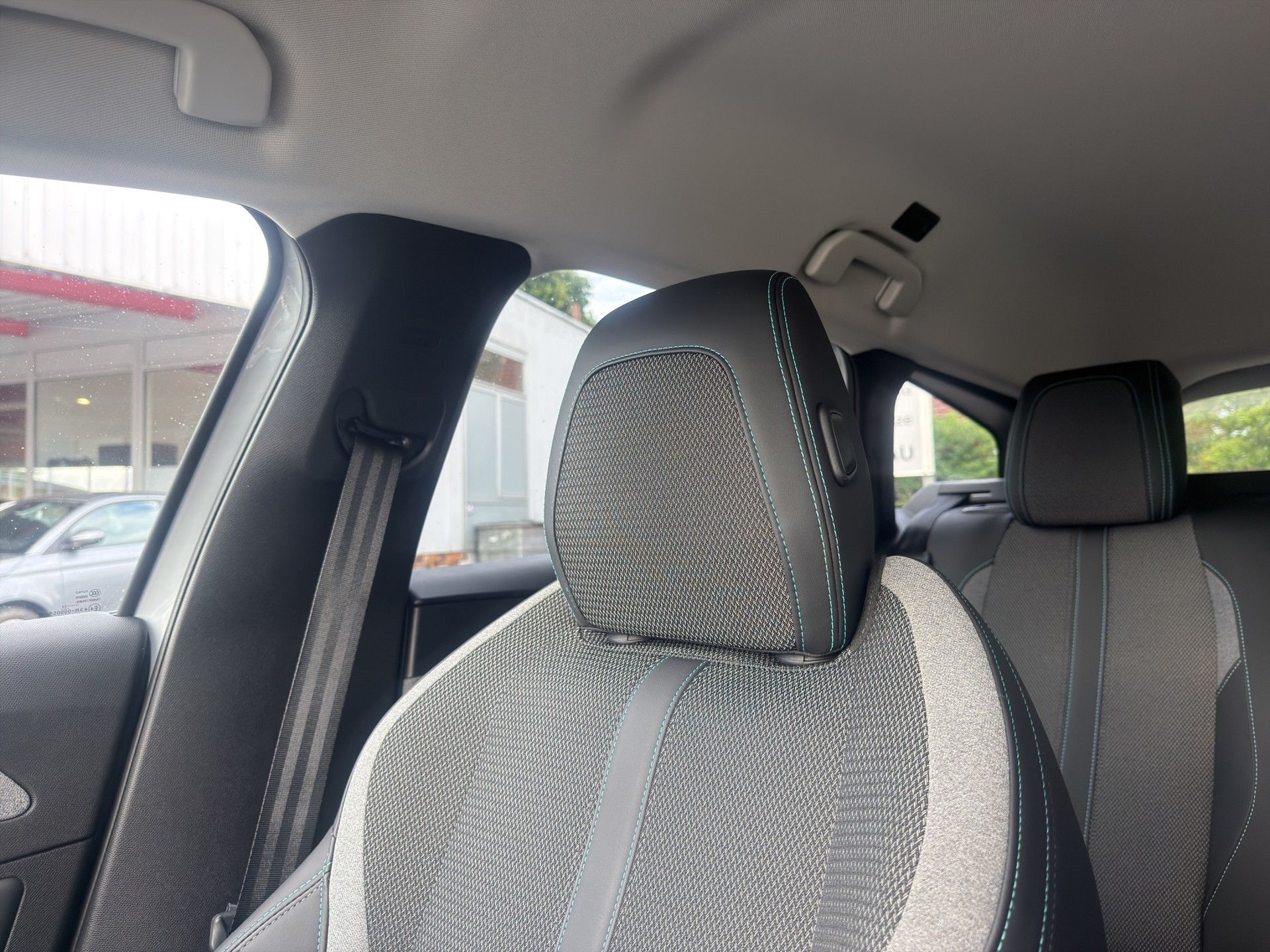 PEUGEOT 308 SW 1.2 PureTech Allure-image-39