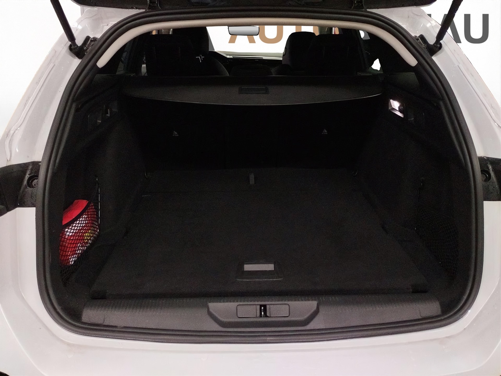 PEUGEOT 308 SW 1.2 PureTech Allure-image-10