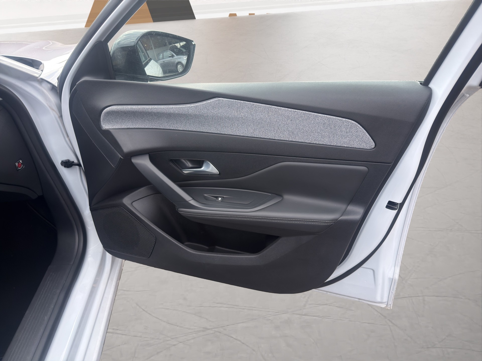 PEUGEOT 308 SW 1.2 PureTech Allure-image-14