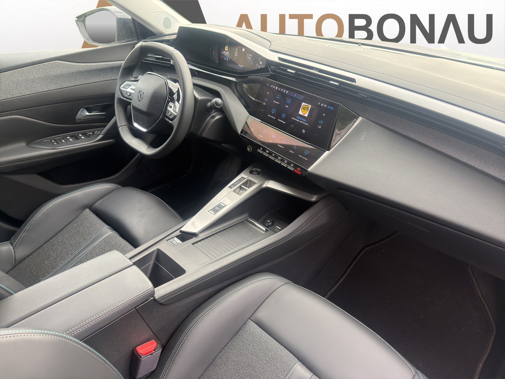 PEUGEOT 308 SW 1.2 PureTech Allure-image-12