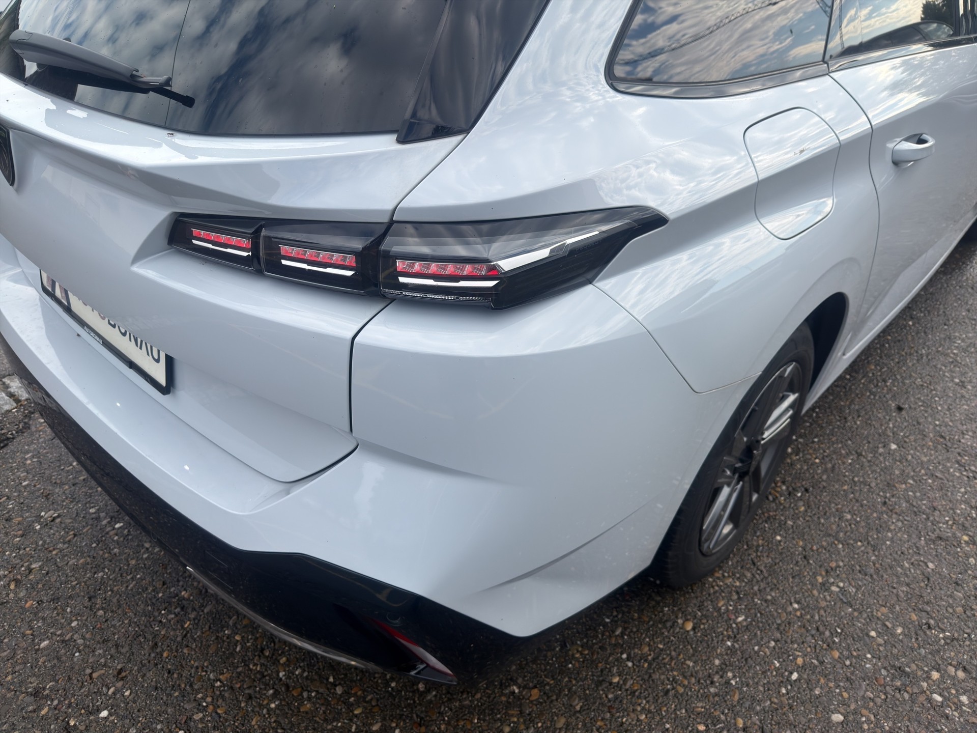 PEUGEOT 308 SW 1.2 PureTech Allure-image-31
