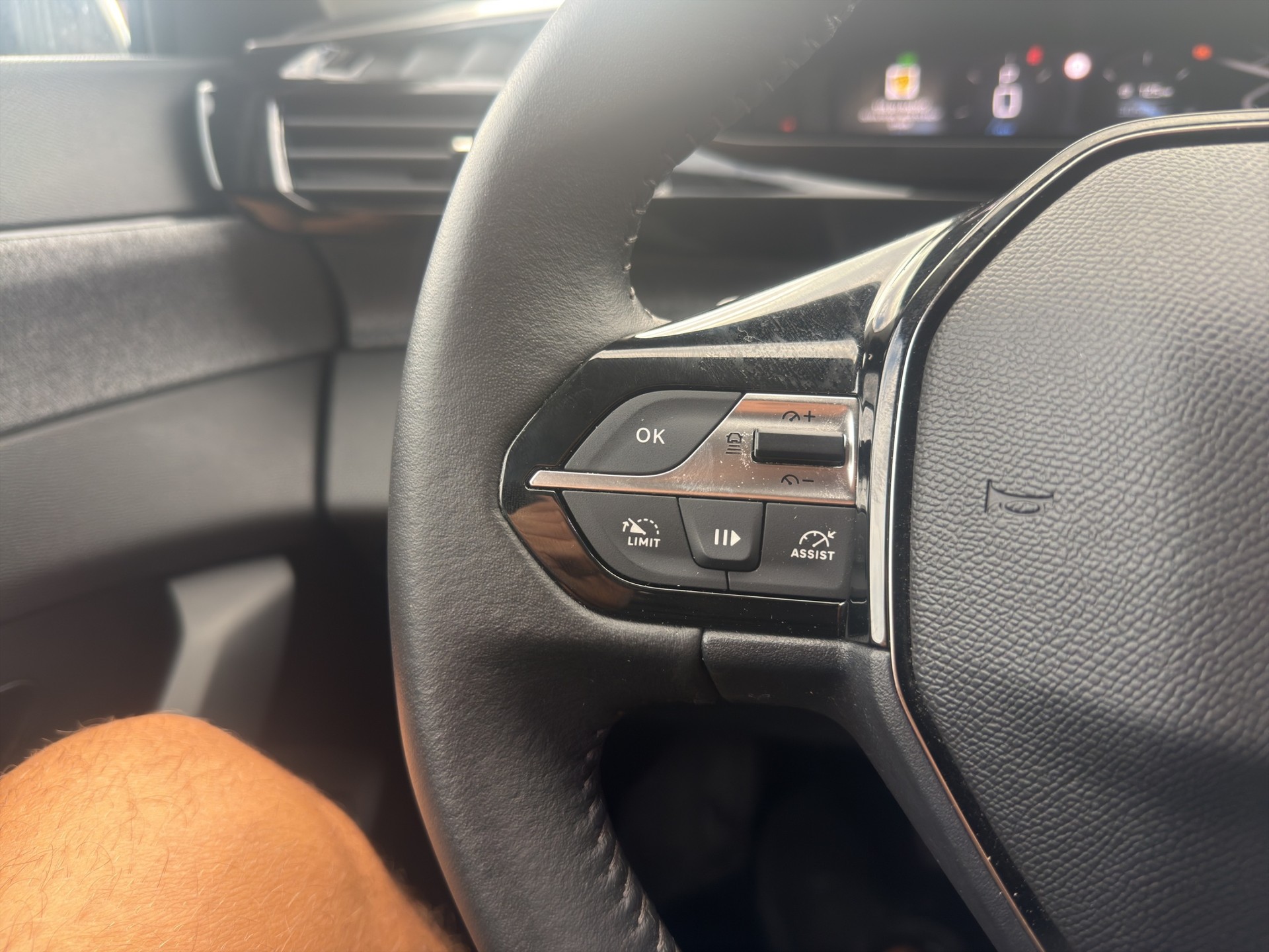 PEUGEOT 308 SW 1.2 PureTech Allure-image-44