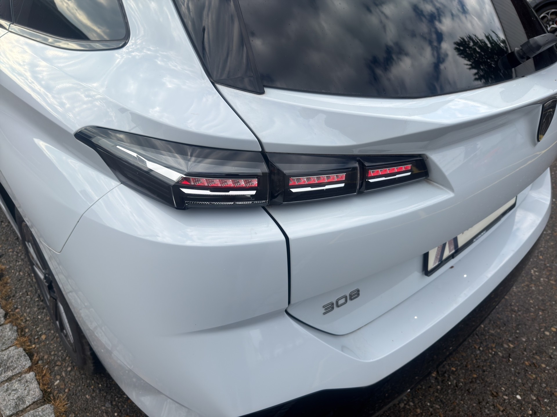 PEUGEOT 308 SW 1.2 PureTech Allure-image-29