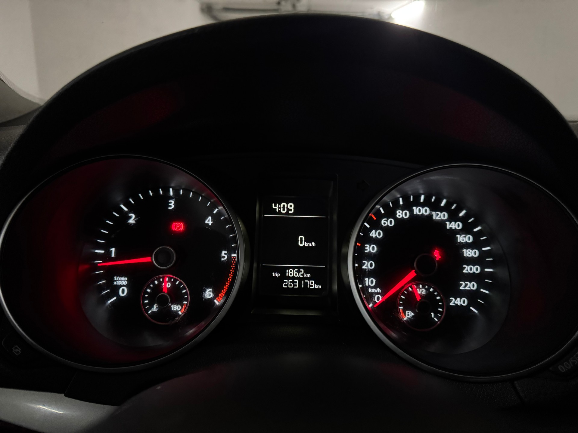 VW Golf 1.6 TDI BlueMotion Trendline-image-15