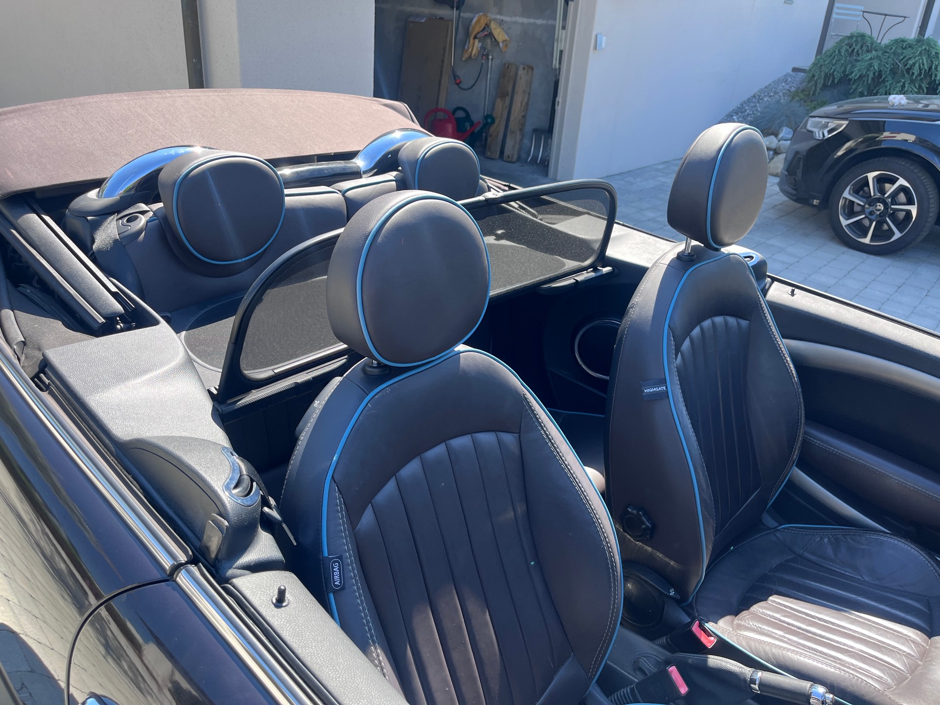 MINI 1.6i Cooper-image-2