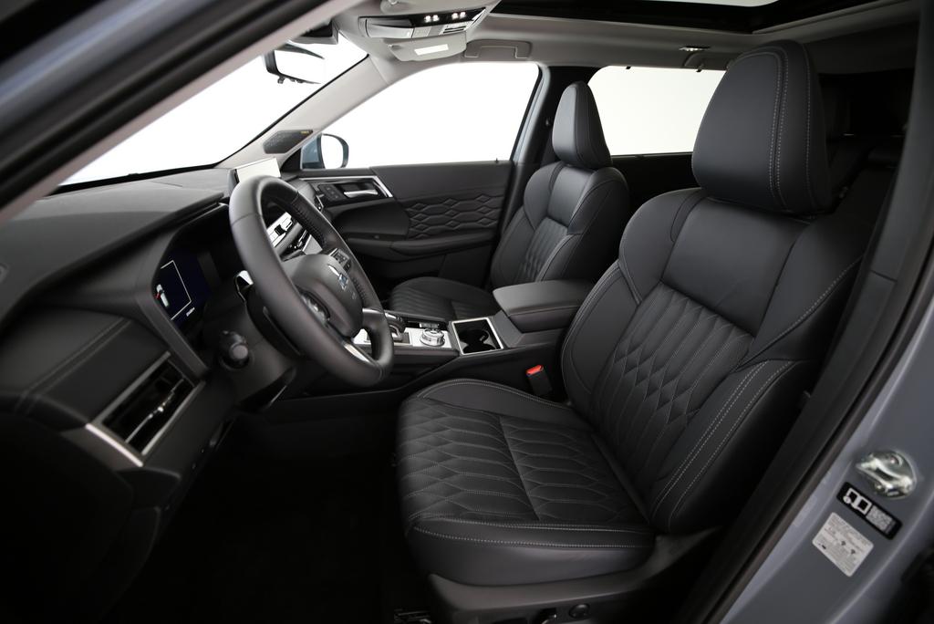 MITSUBISHI Outlander 2.4 PHEV Instyle 4x4-image-3