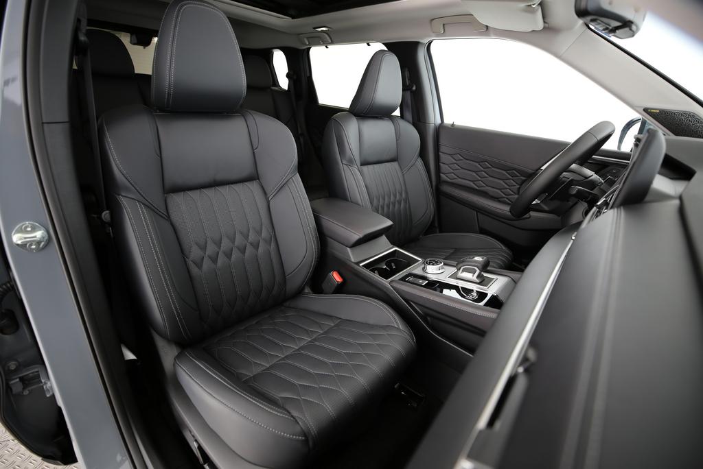 MITSUBISHI Outlander 2.4 PHEV Instyle 4x4-image-11