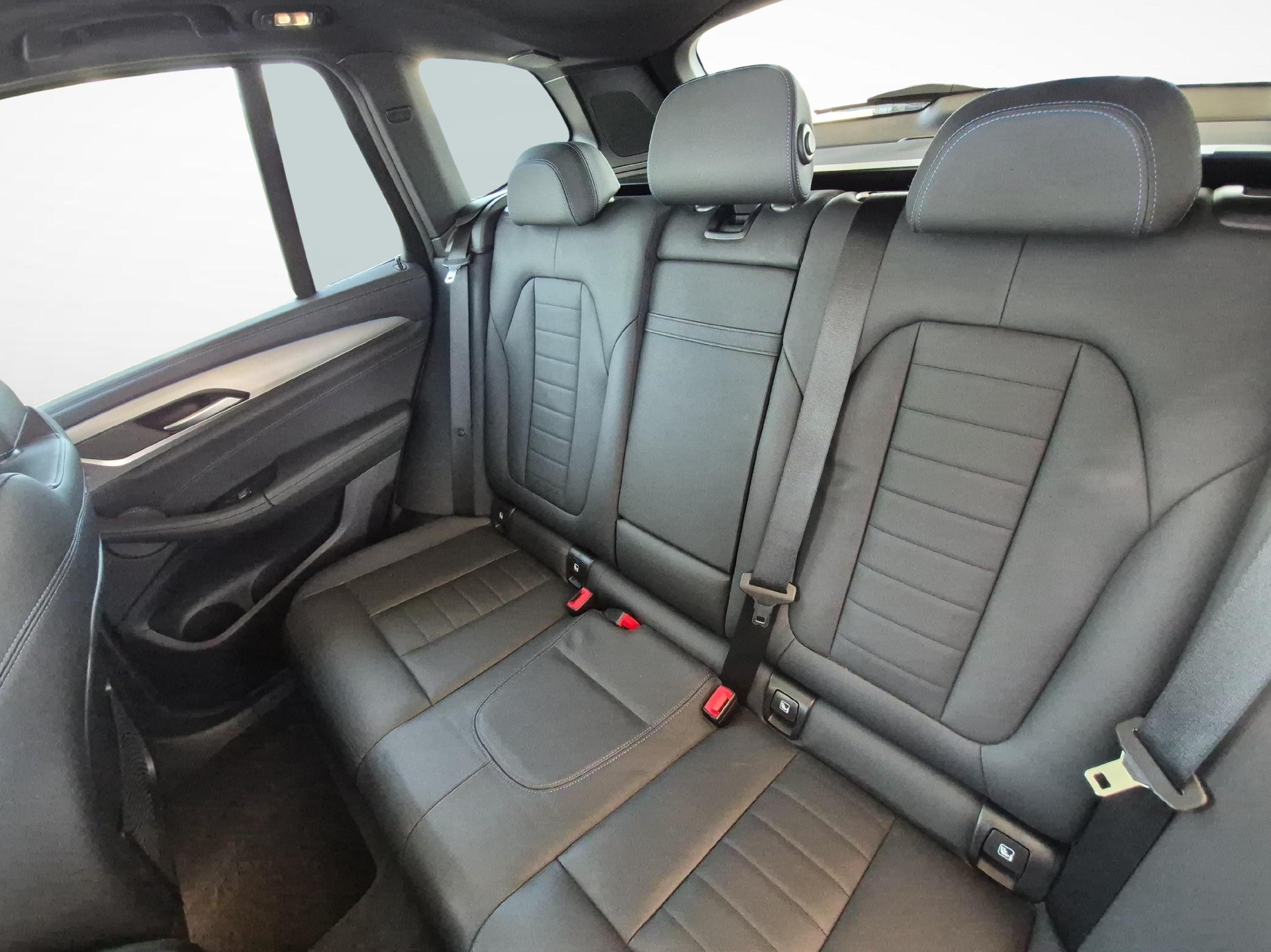 BMW iX3 E-Motor / ab 3,99% Leasing bei Abschluss einer Protect Autoversicherung-image-11