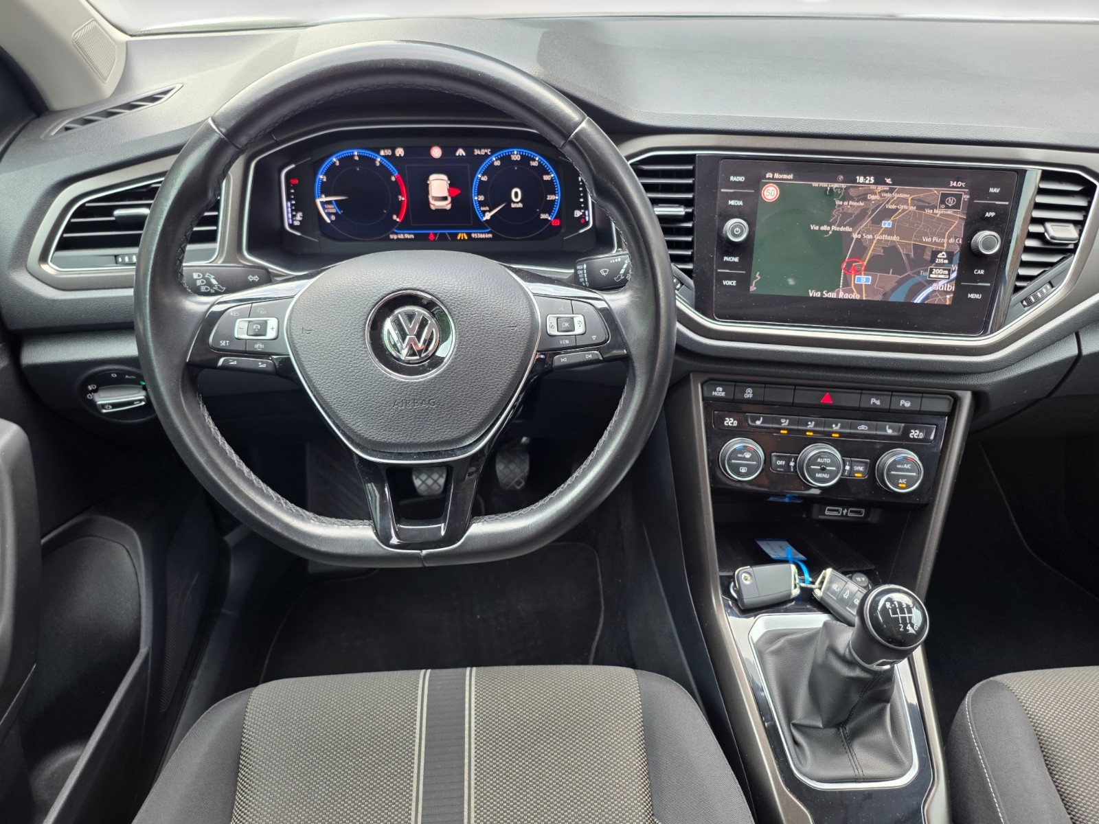 VW T-Roc 1.0 TSI Advance-image-10