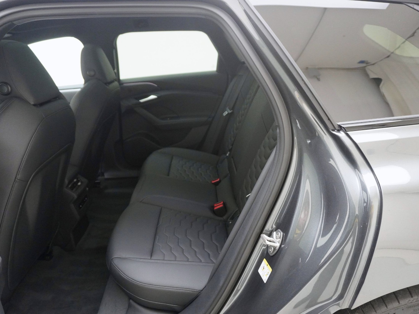AUDI A6 e-tron Avant quattro S line-image-15