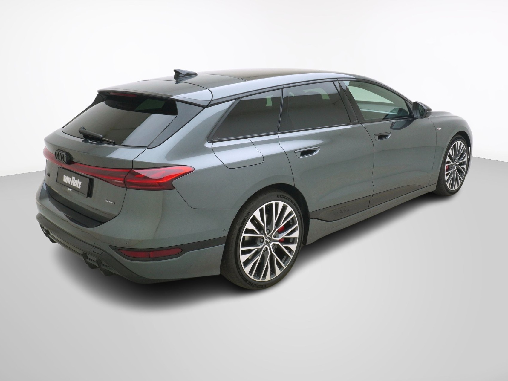 AUDI A6 e-tron Avant quattro S line-image-5