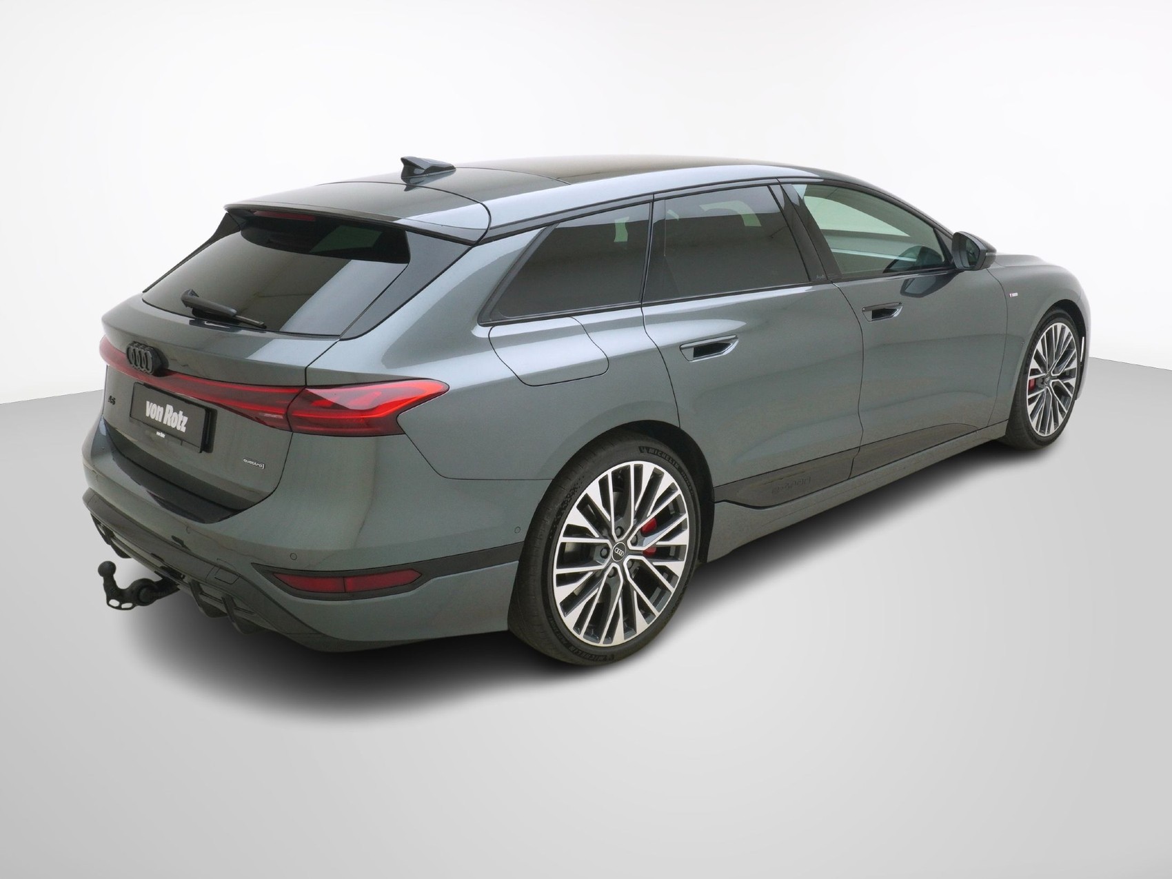 AUDI A6 e-tron Avant quattro S line-image-4