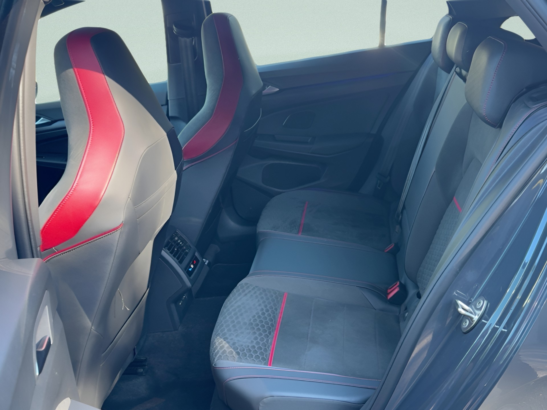 VW Golf 2.0 TSI GTI Clubsport DSG-image-17