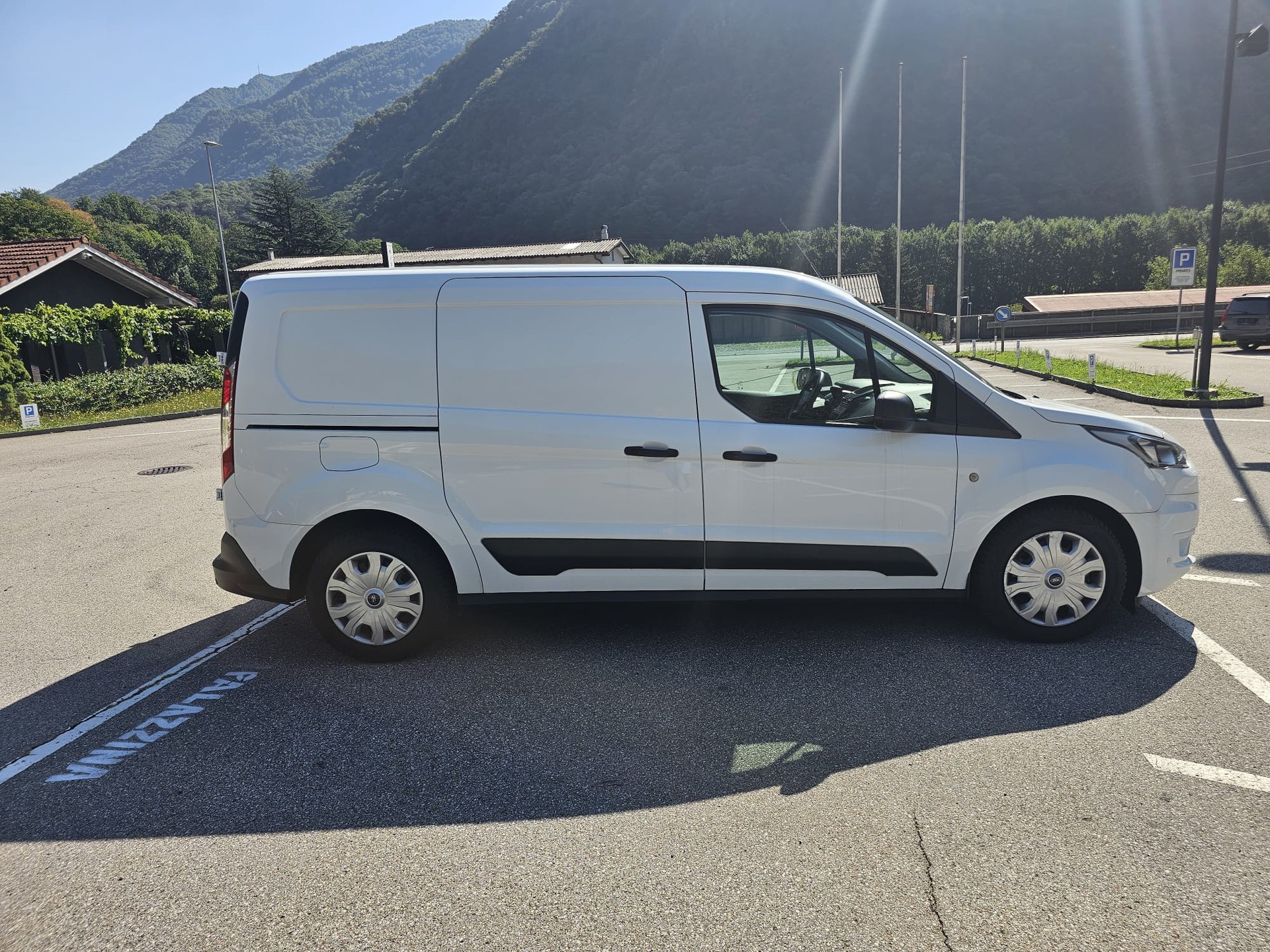 FORD Transit Connect Van T210 1.0 EcoBoost Ambiente-image-2