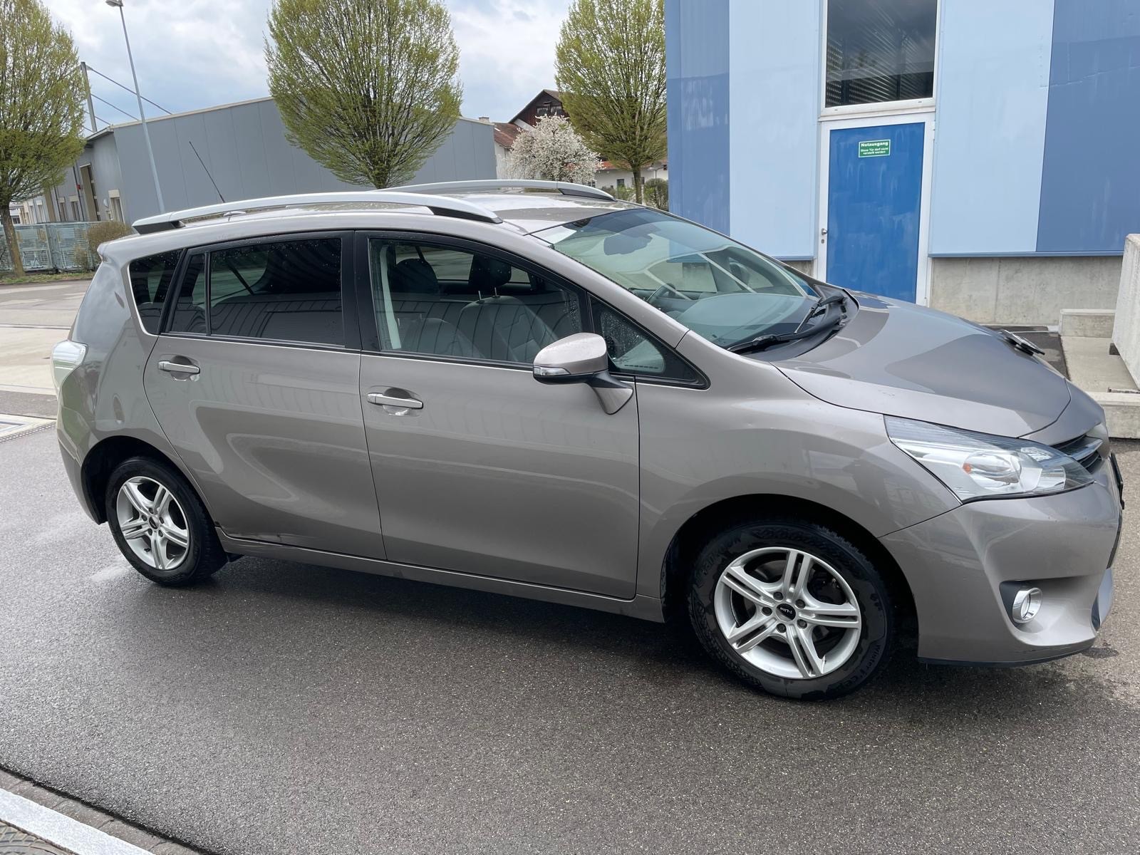 TOYOTA Verso 1.6 D-4D SwissTrend-image-1