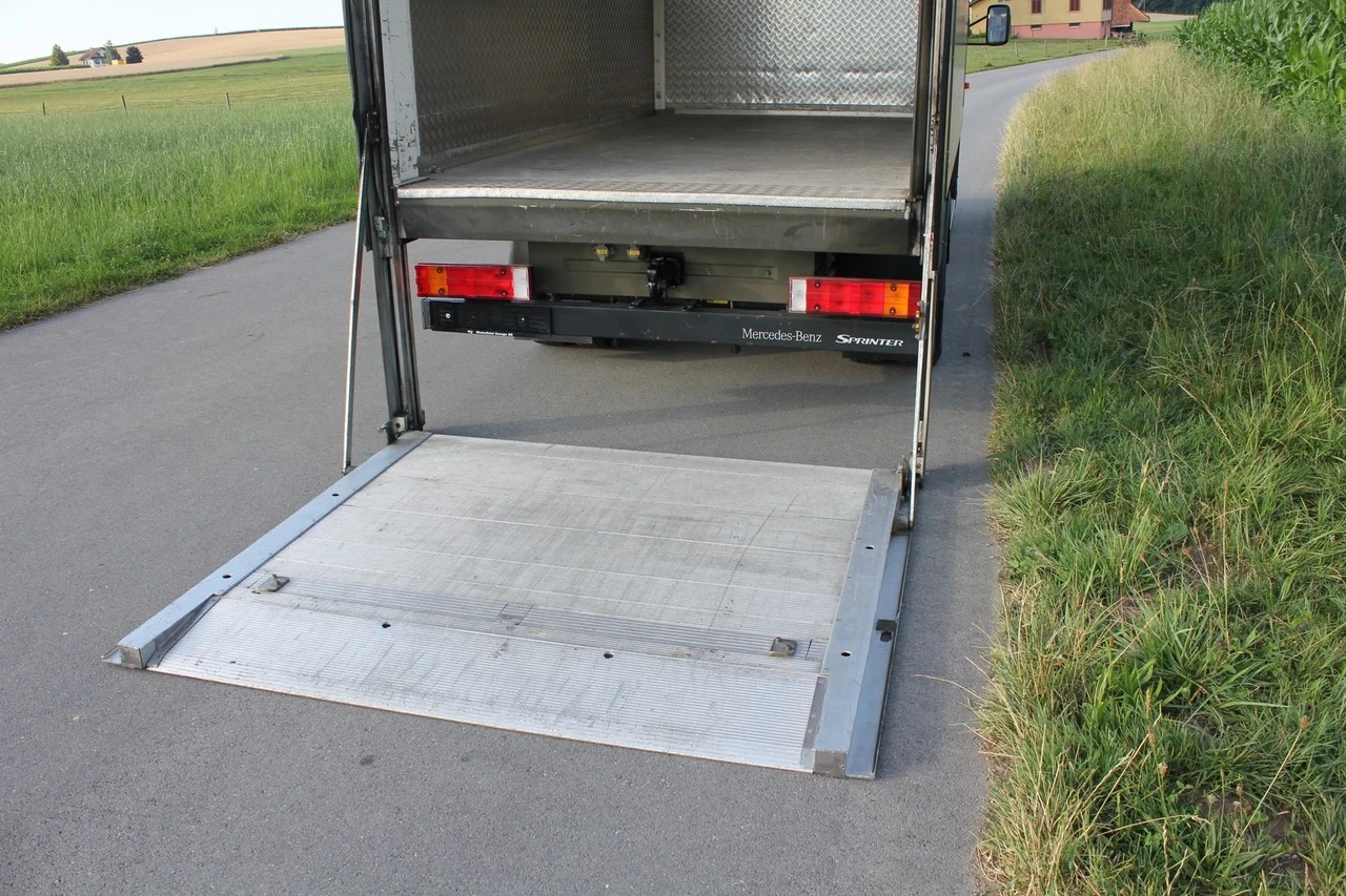 MERCEDES-BENZ Sprinter 413 CDI Duo 4x4 Kasten mit Hebebühne-image-6