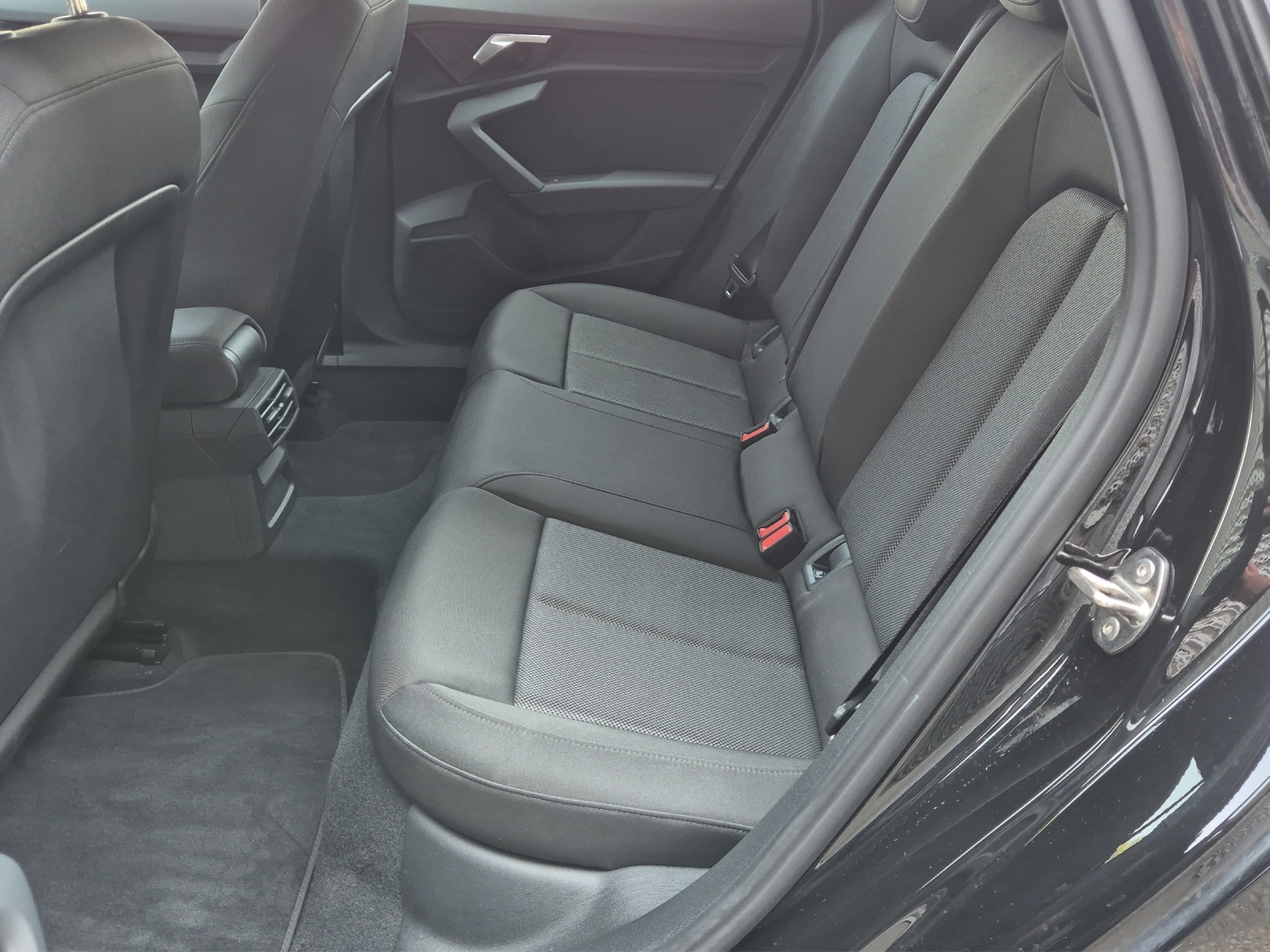 AUDI A3 Sportback 35 TFSI Attraction-image-11