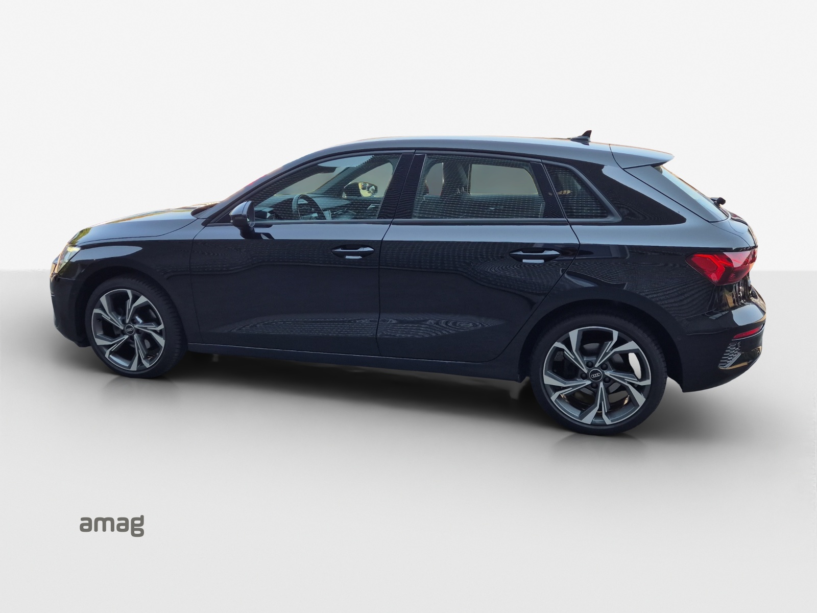 AUDI A3 Sportback 35 TFSI Attraction-image-1