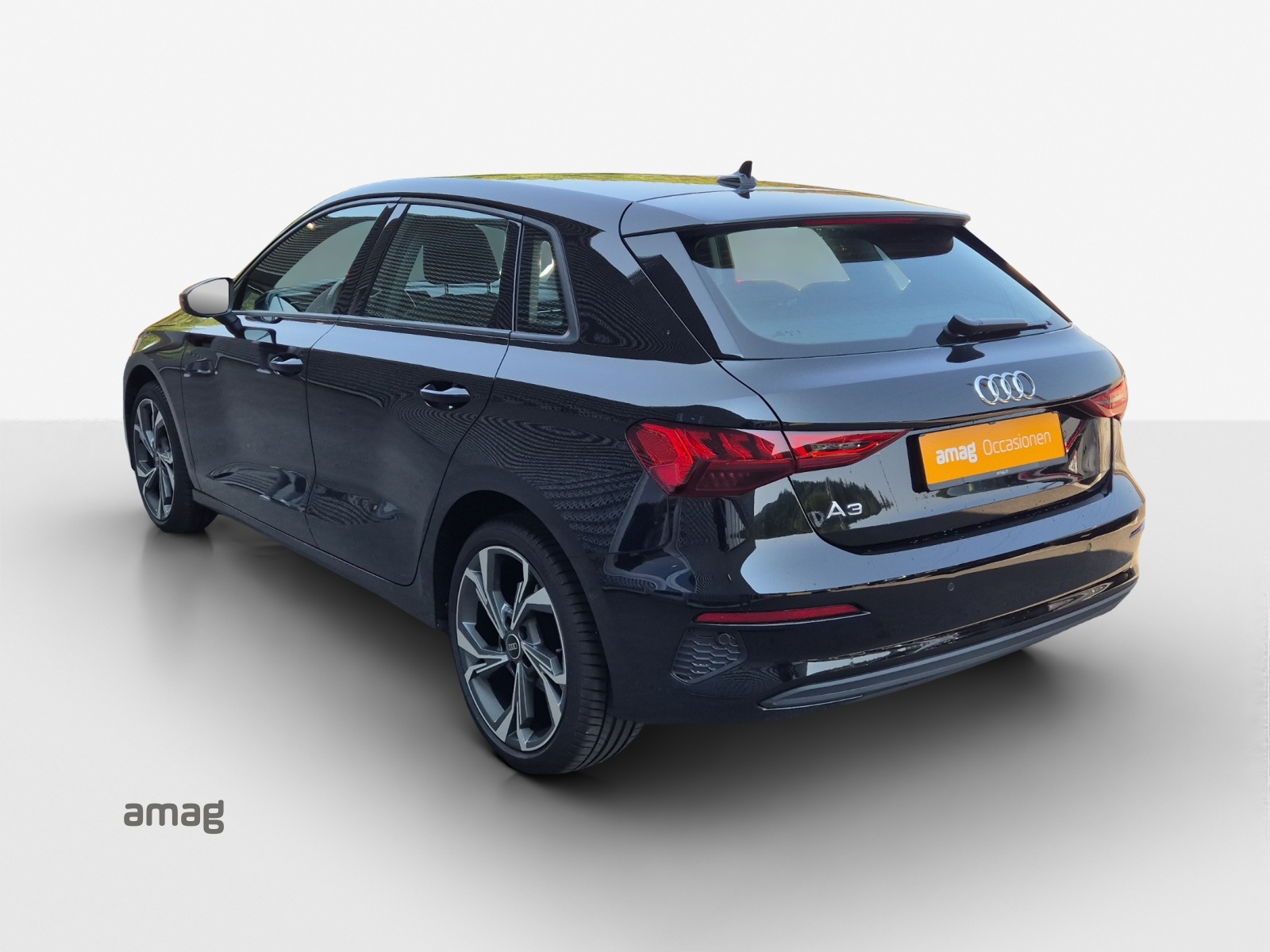 AUDI A3 Sportback 35 TFSI Attraction-image-2