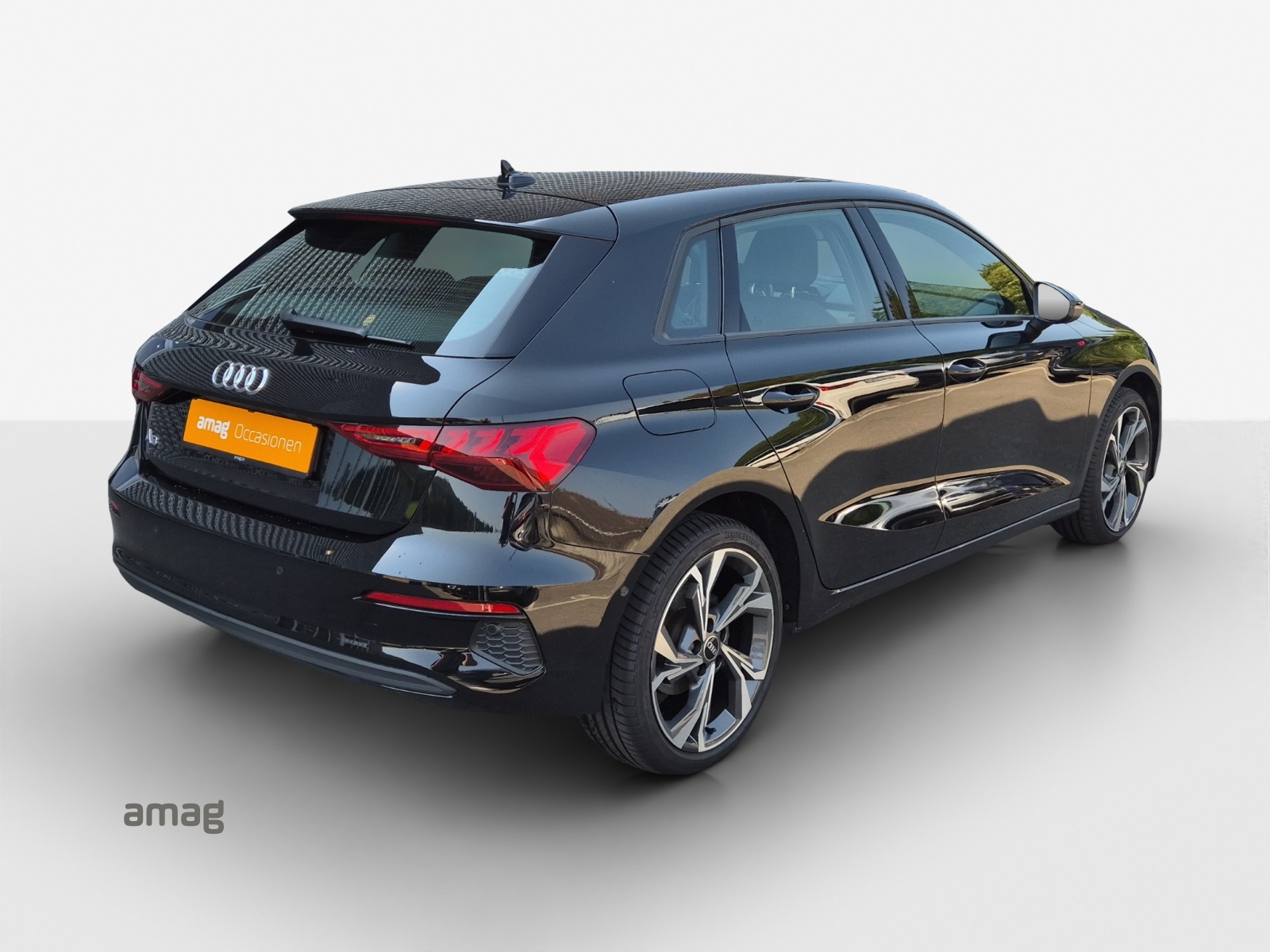 AUDI A3 Sportback 35 TFSI Attraction-image-4