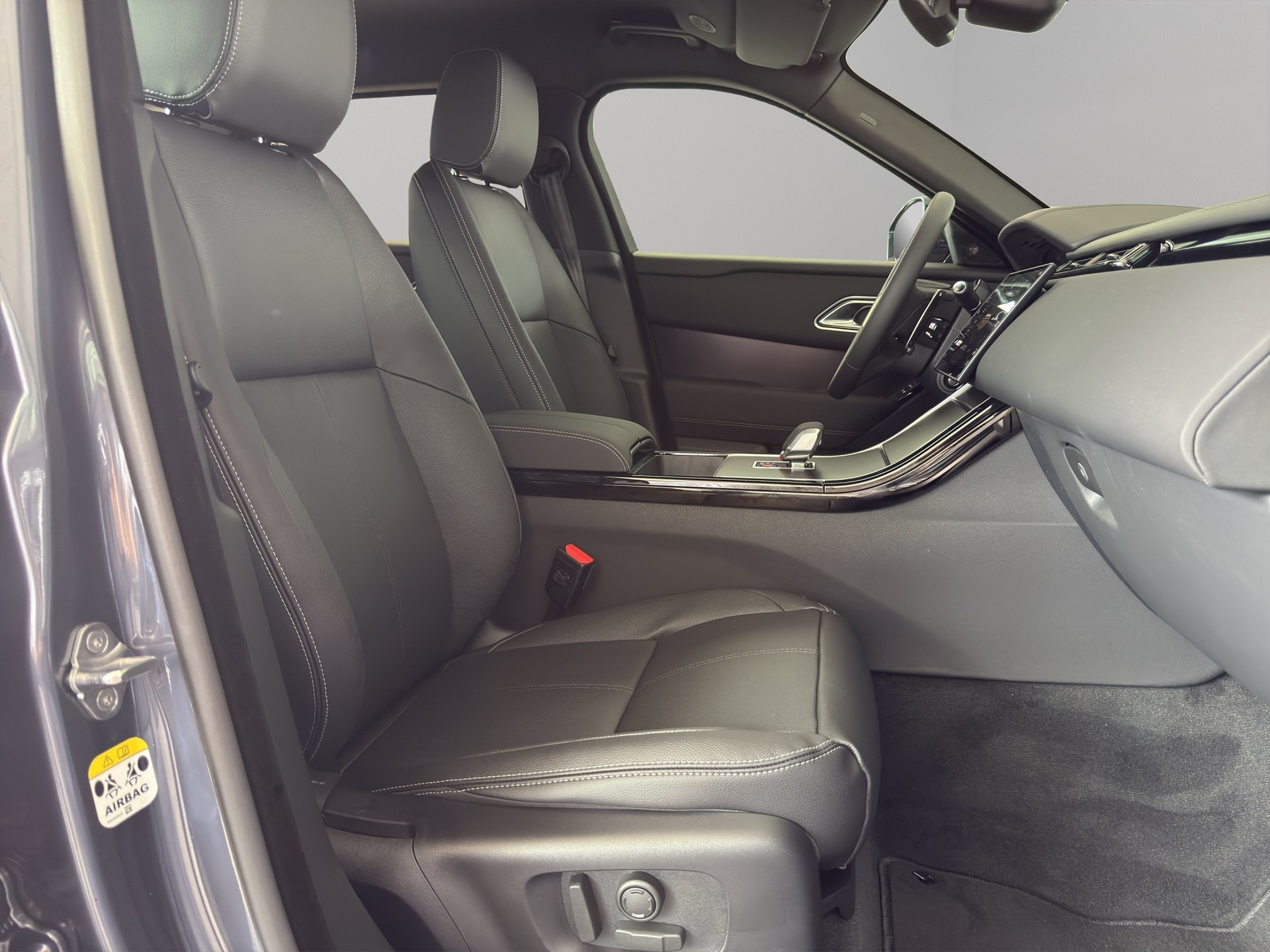 LAND ROVER Range Rover Velar 2.0 P400e Belgravia Edition-image-14
