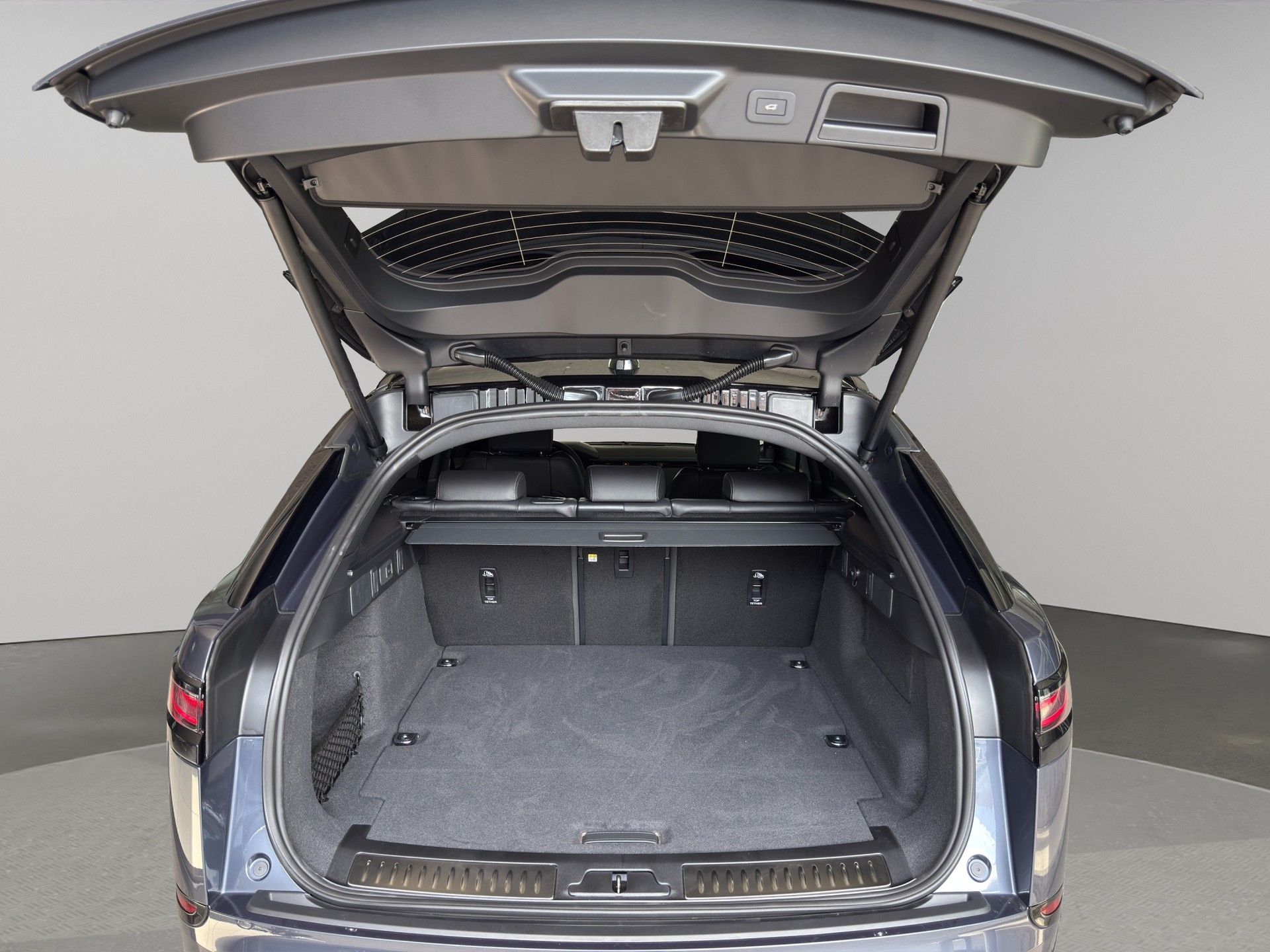 LAND ROVER Range Rover Velar 2.0 P400e Belgravia Edition-image-17