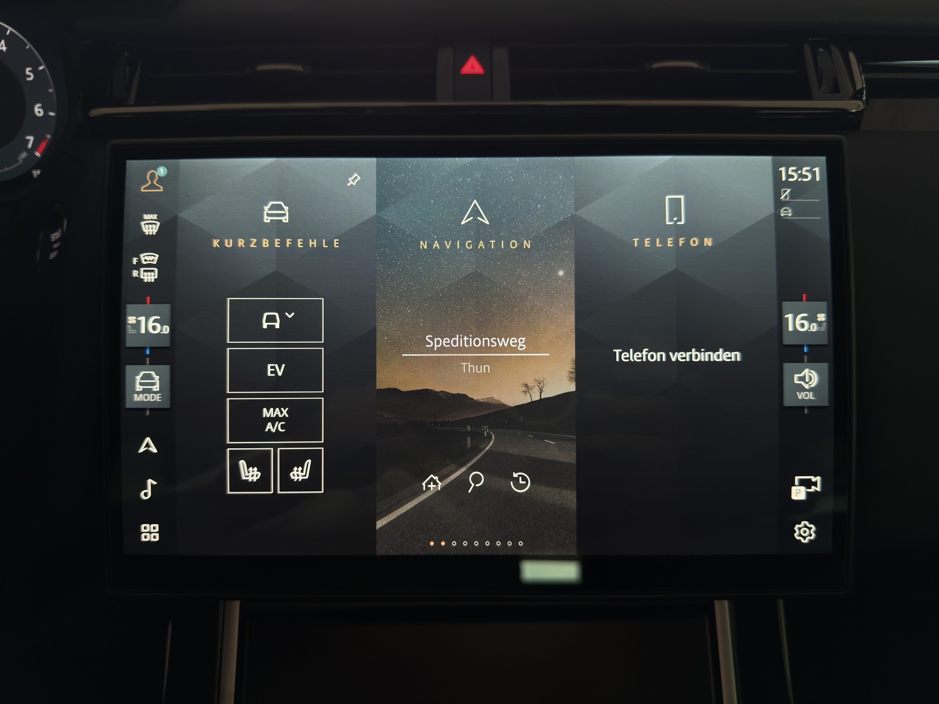 LAND ROVER Range Rover Velar 2.0 P400e Belgravia Edition-image-10