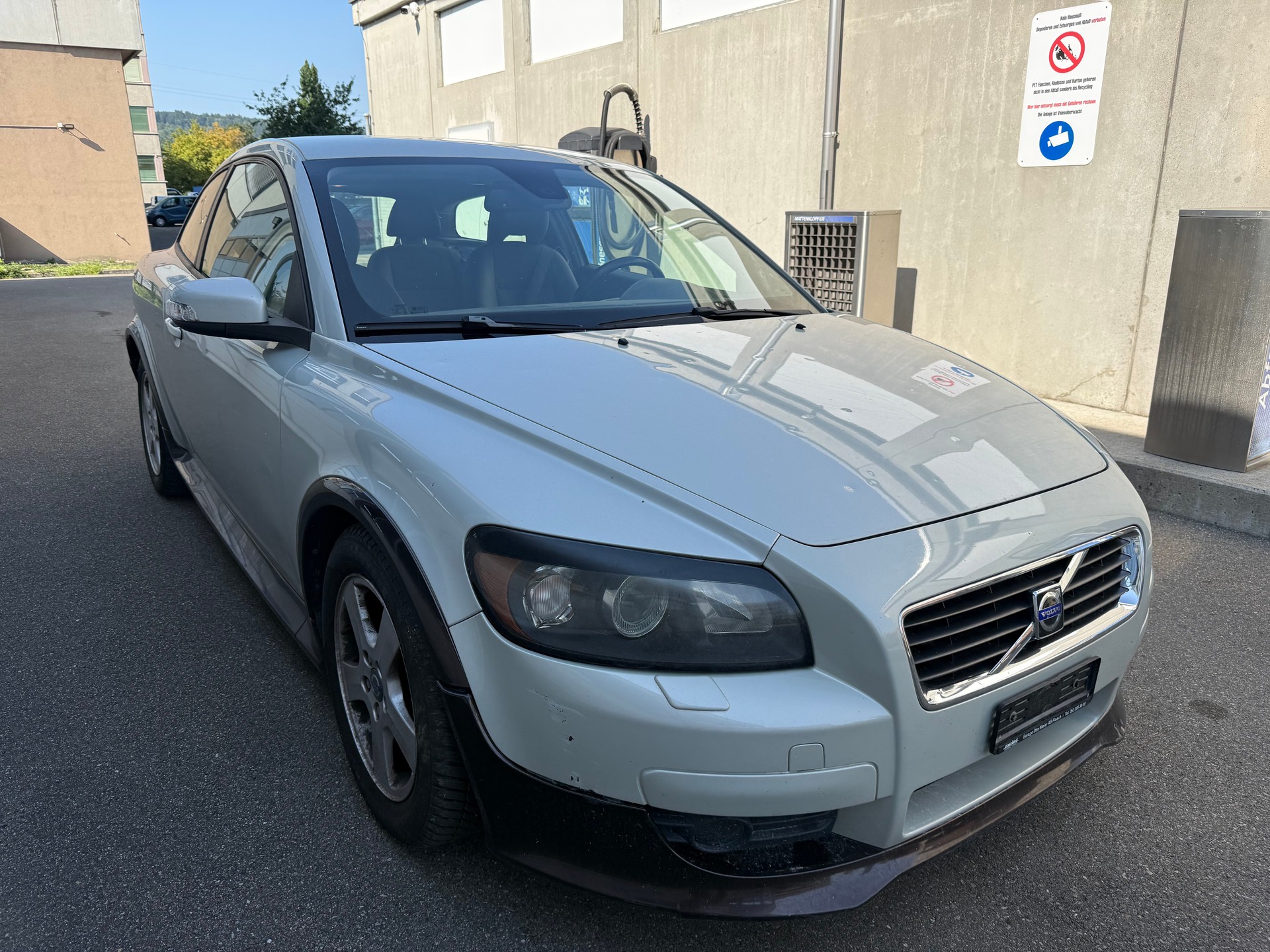 VOLVO C30 2.0 Momentum-image-1