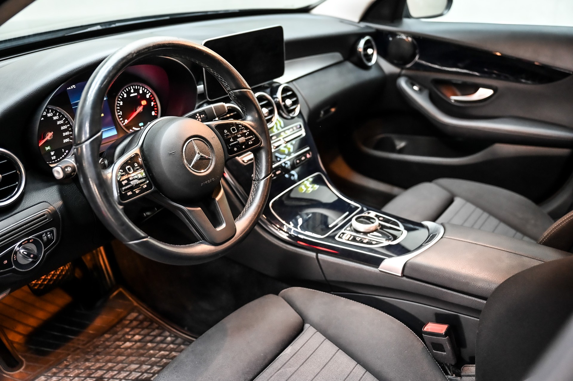 MERCEDES-BENZ C200 4matic T-Modell-image-16