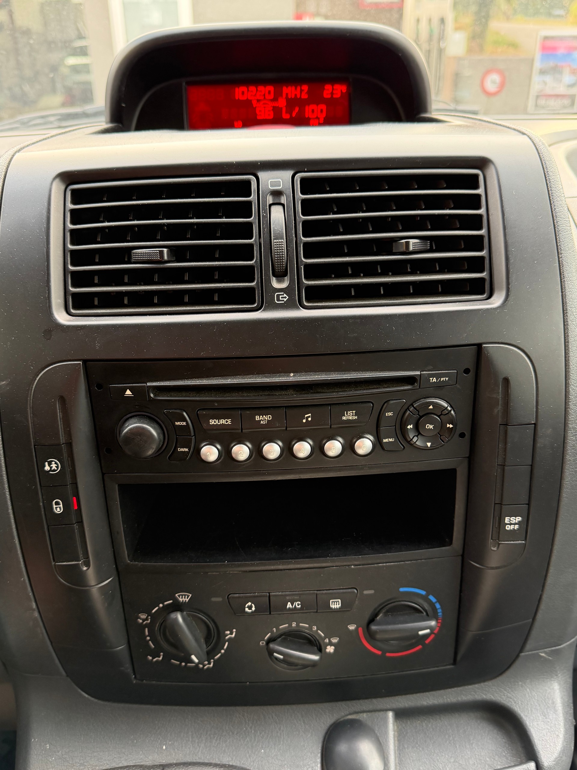 CITROEN Jumpy 2.0 HDi L2H1 Attraction-image-6
