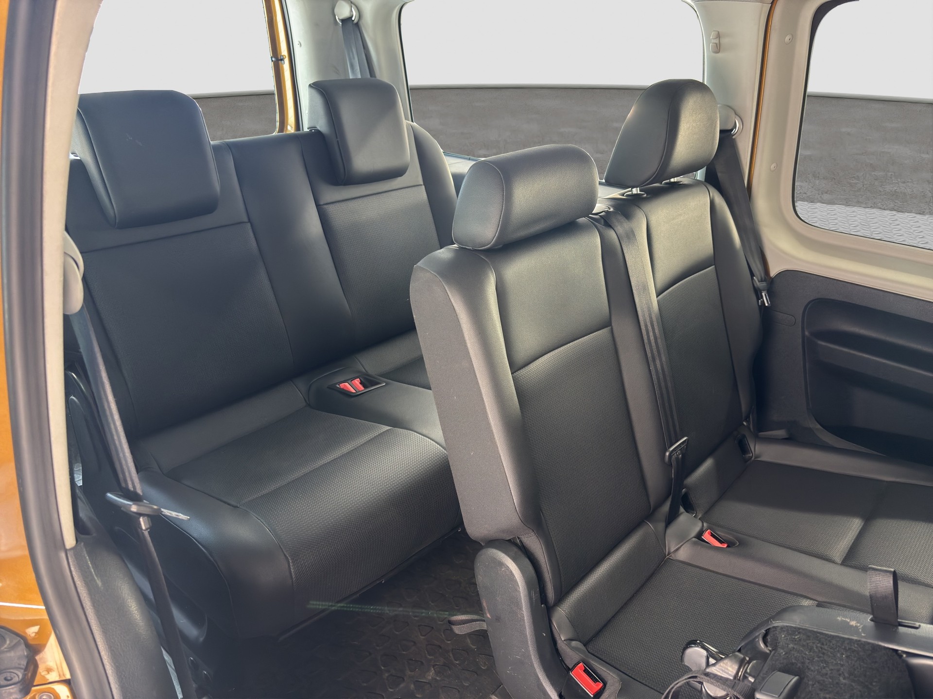 VW Caddy Maxi 2.0 TDI Trendline 4Motion-image-11