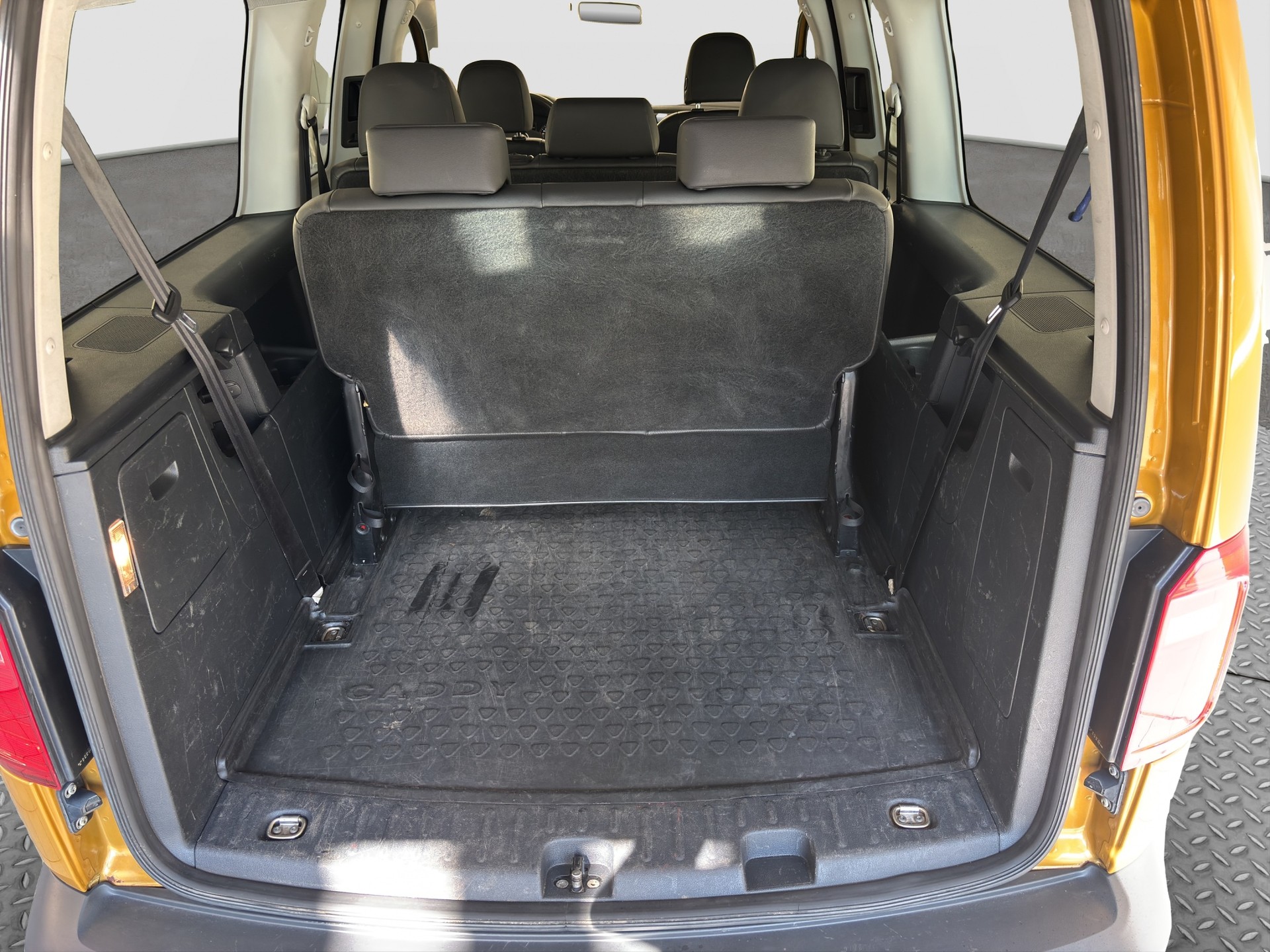 VW Caddy Maxi 2.0 TDI Trendline 4Motion-image-12