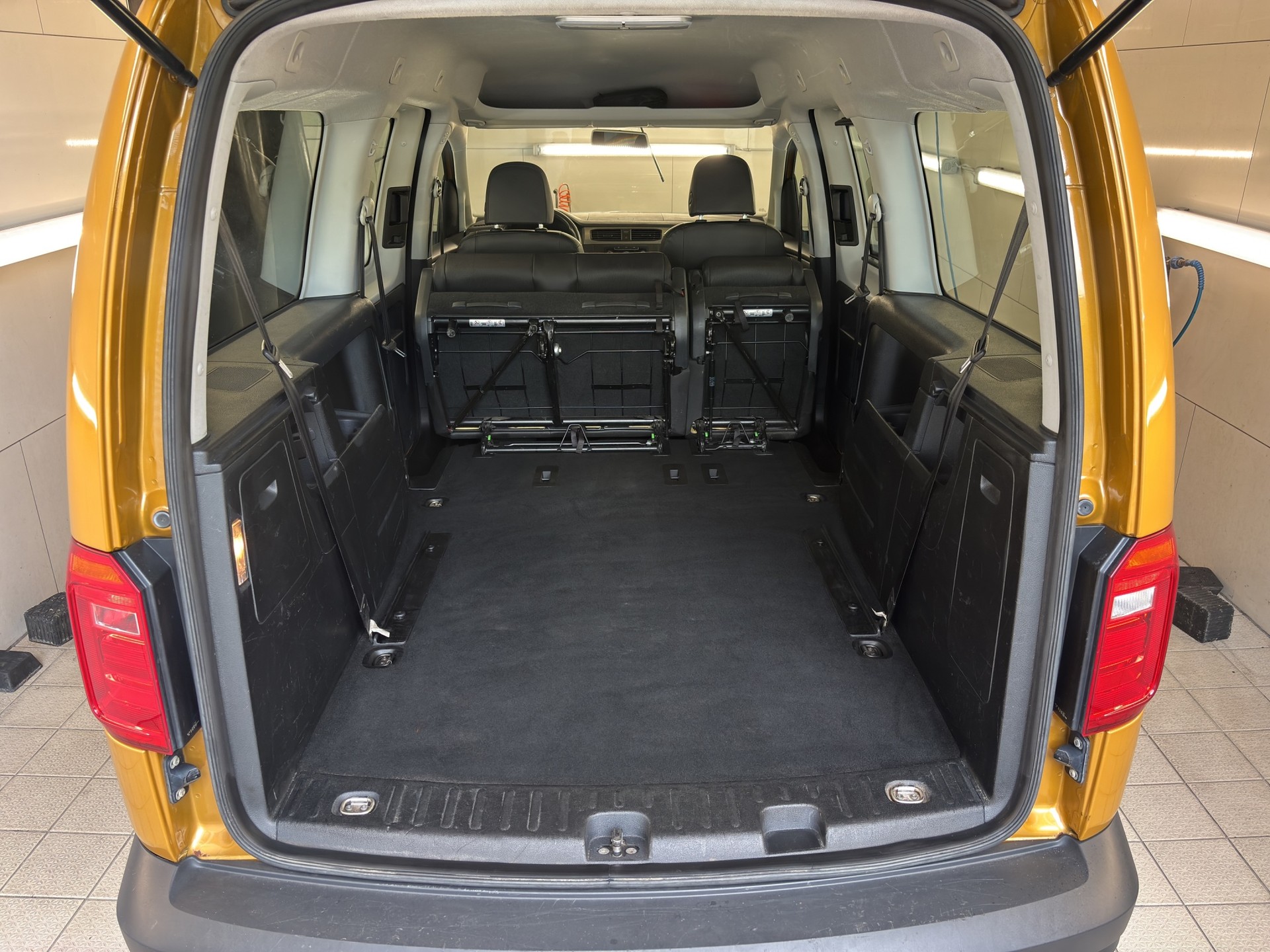 VW Caddy Maxi 2.0 TDI Trendline 4Motion-image-13