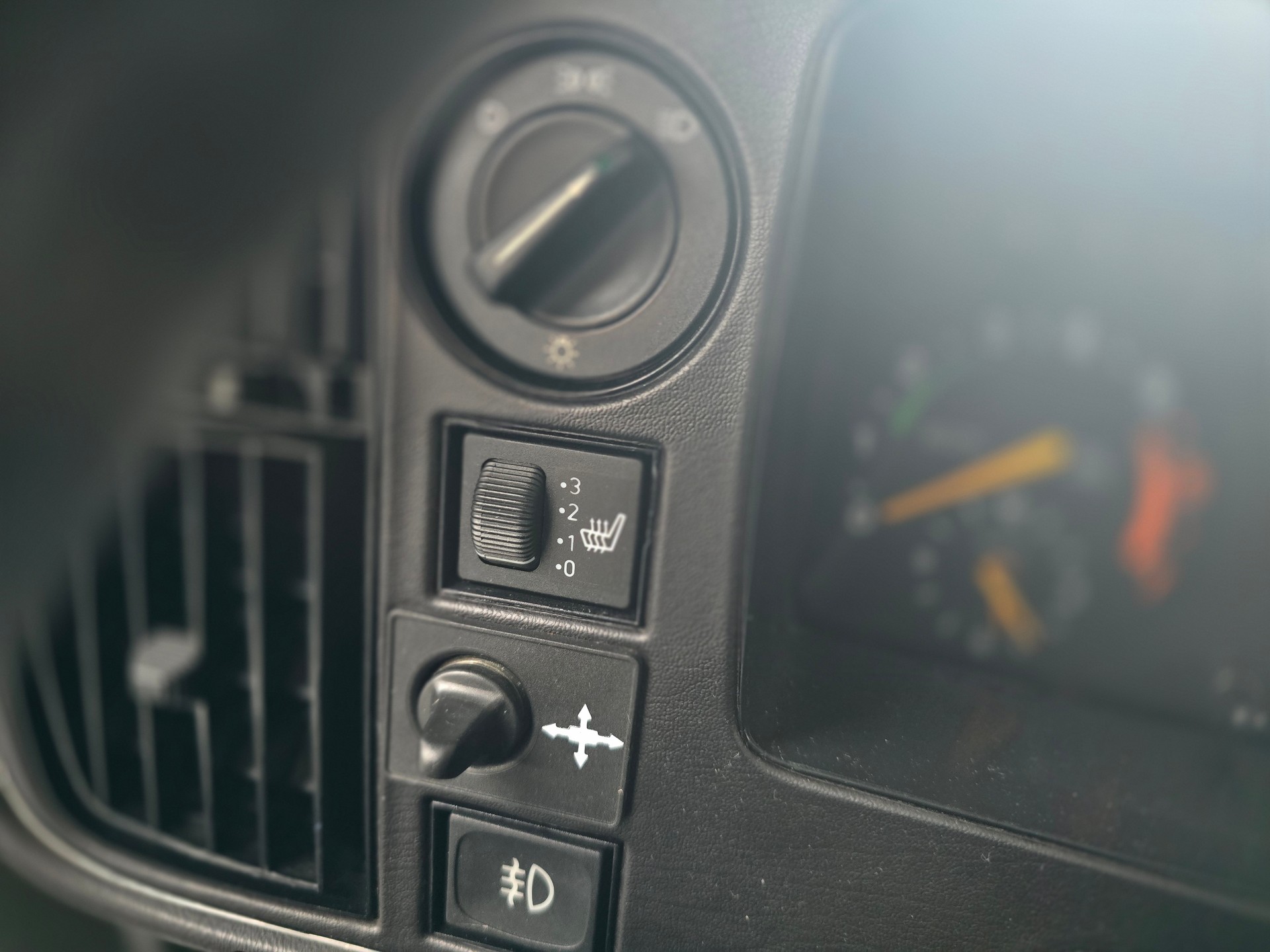 SAAB 900 2.0 turbo 16-image-16