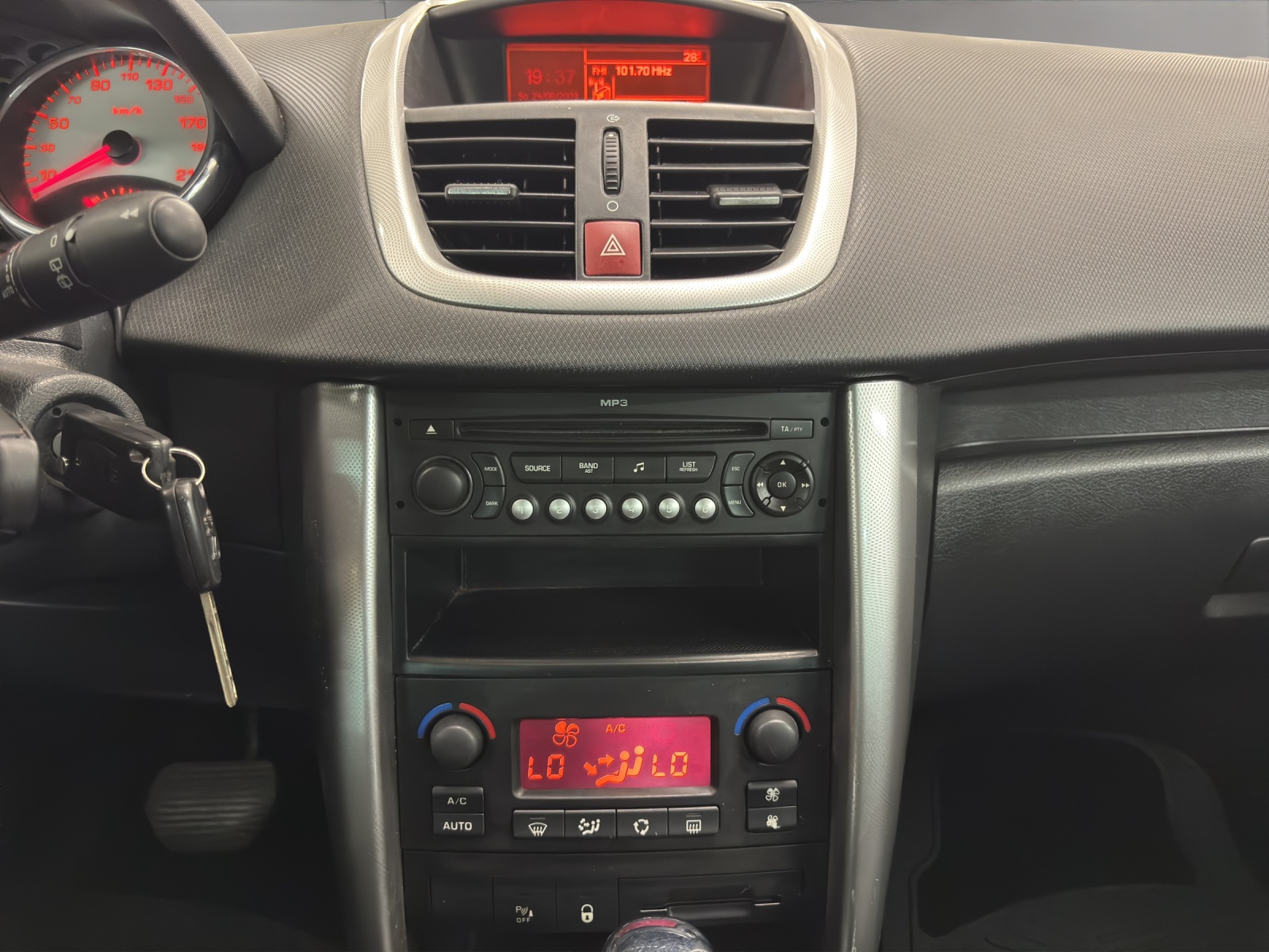 PEUGEOT 207 SW 1.6 16V Trendy Automatic-image-15