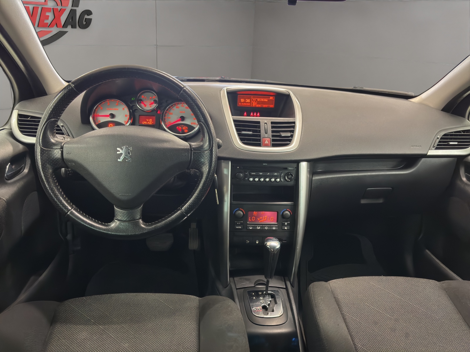 PEUGEOT 207 SW 1.6 16V Trendy Automatic-image-13