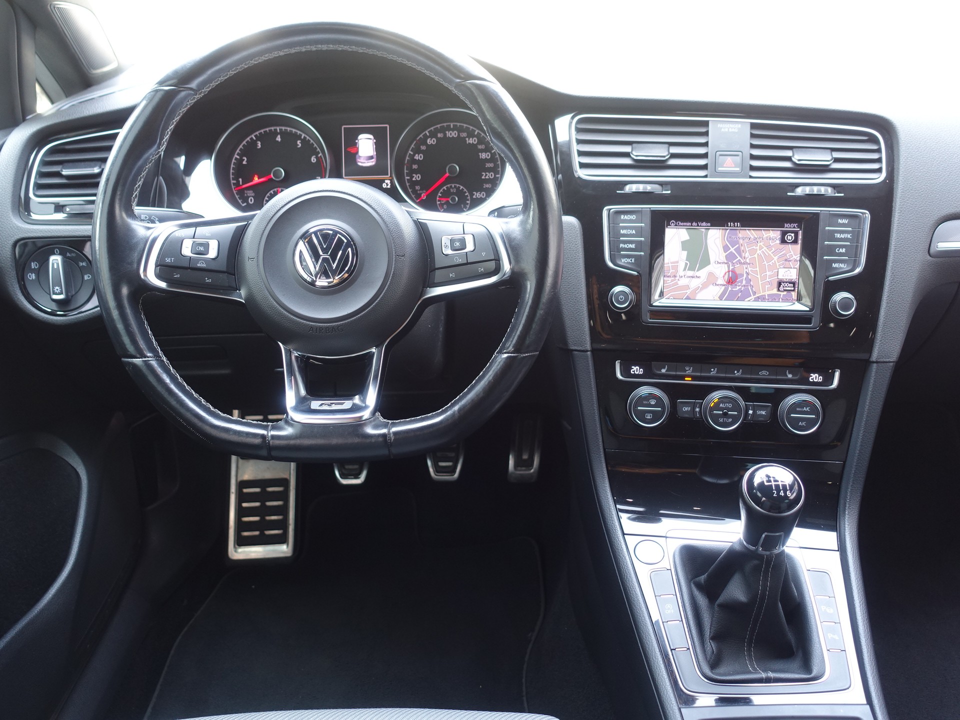 VW Golf 1.4 TSI R-Line Design-image-13