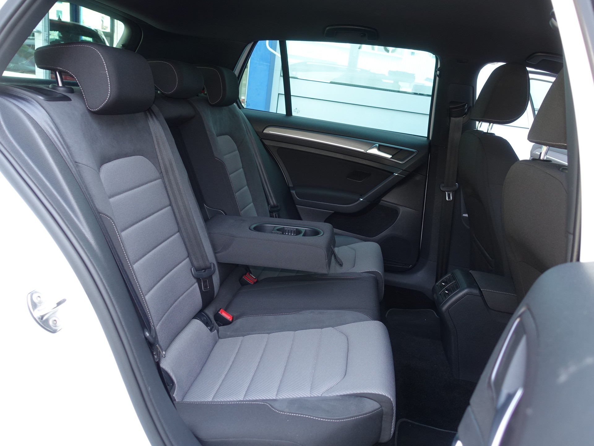 VW Golf 1.4 TSI R-Line Design-image-16