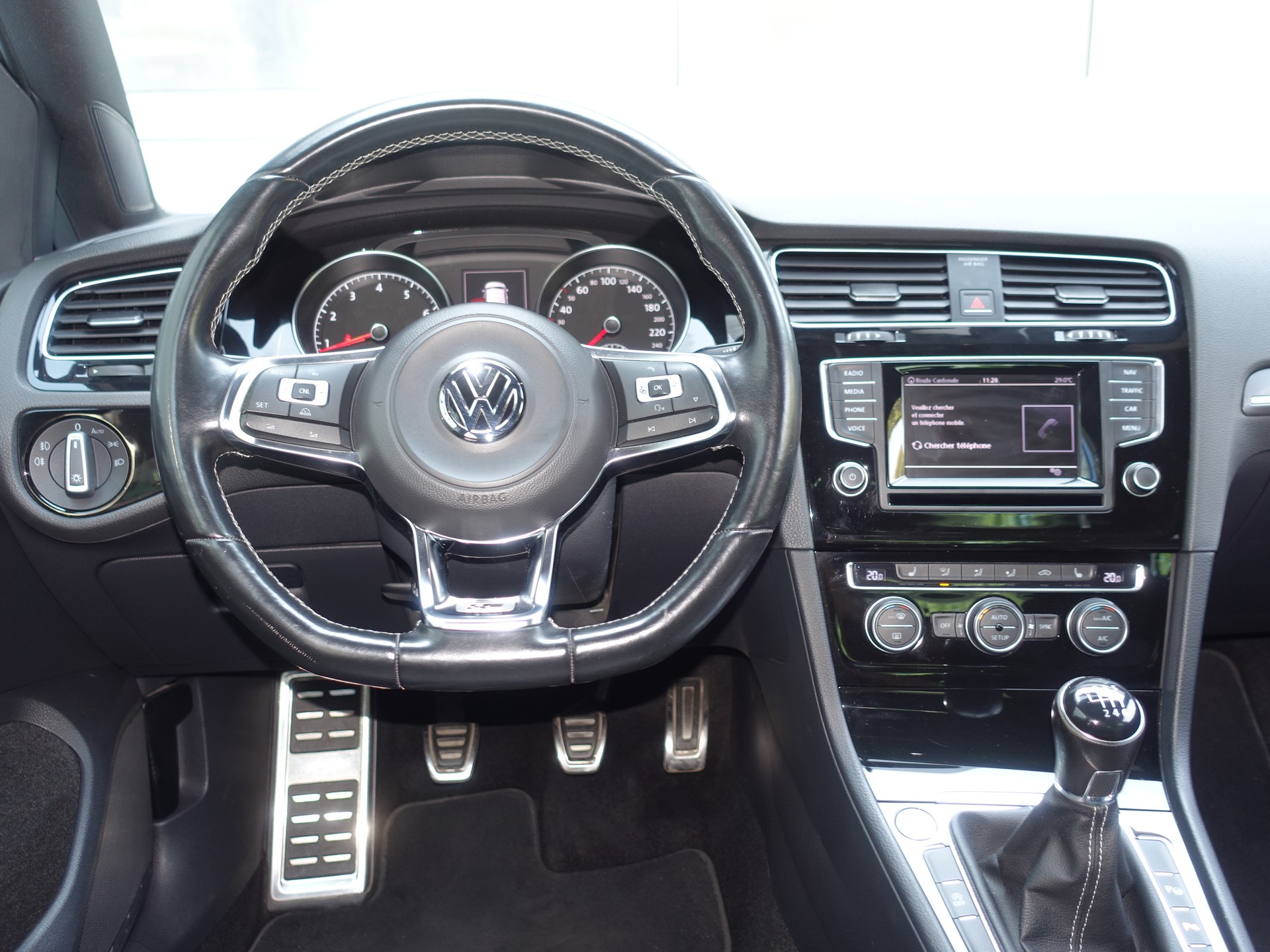 VW Golf 1.4 TSI R-Line Design-image-11
