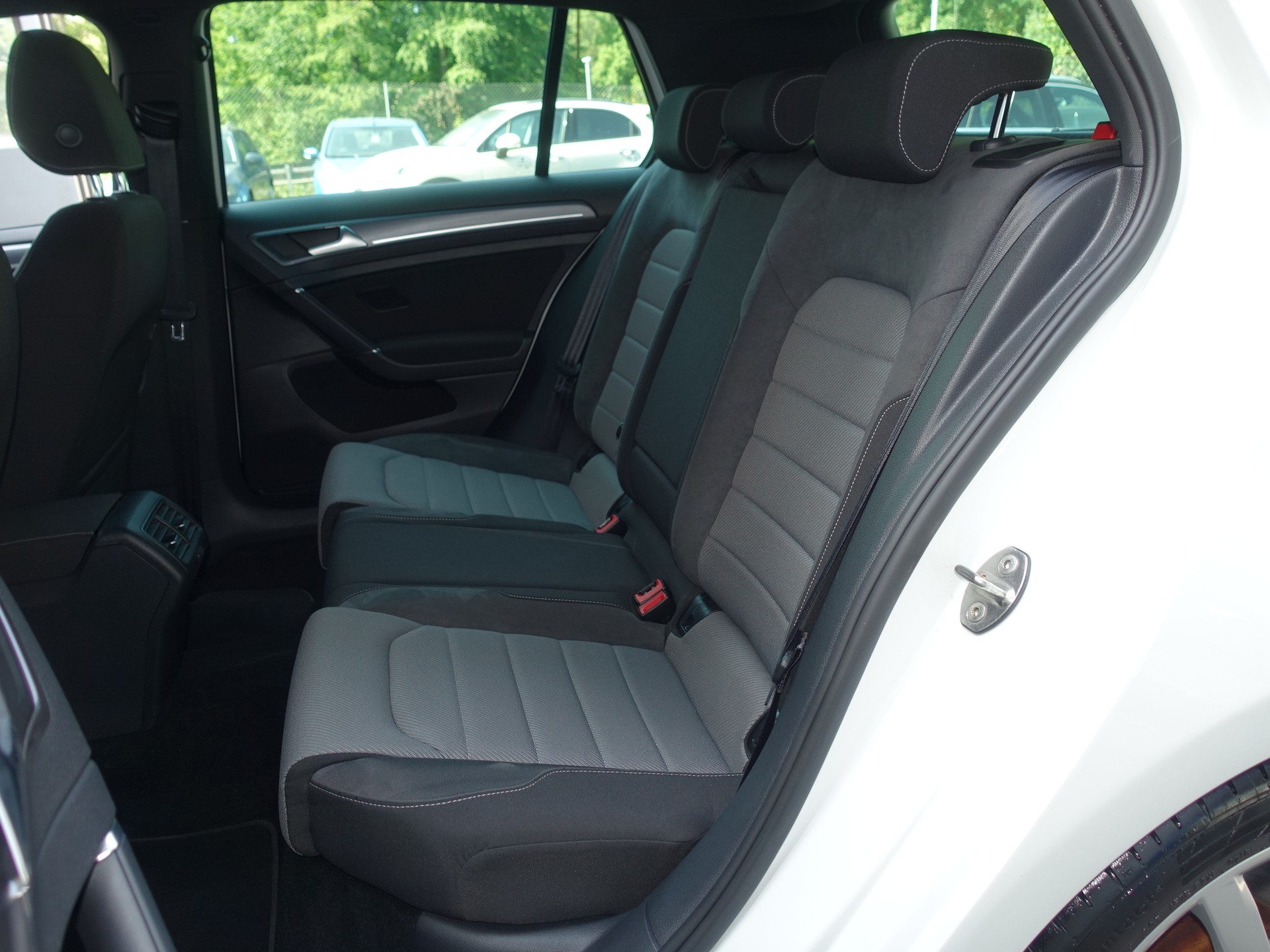 VW Golf 1.4 TSI R-Line Design-image-15