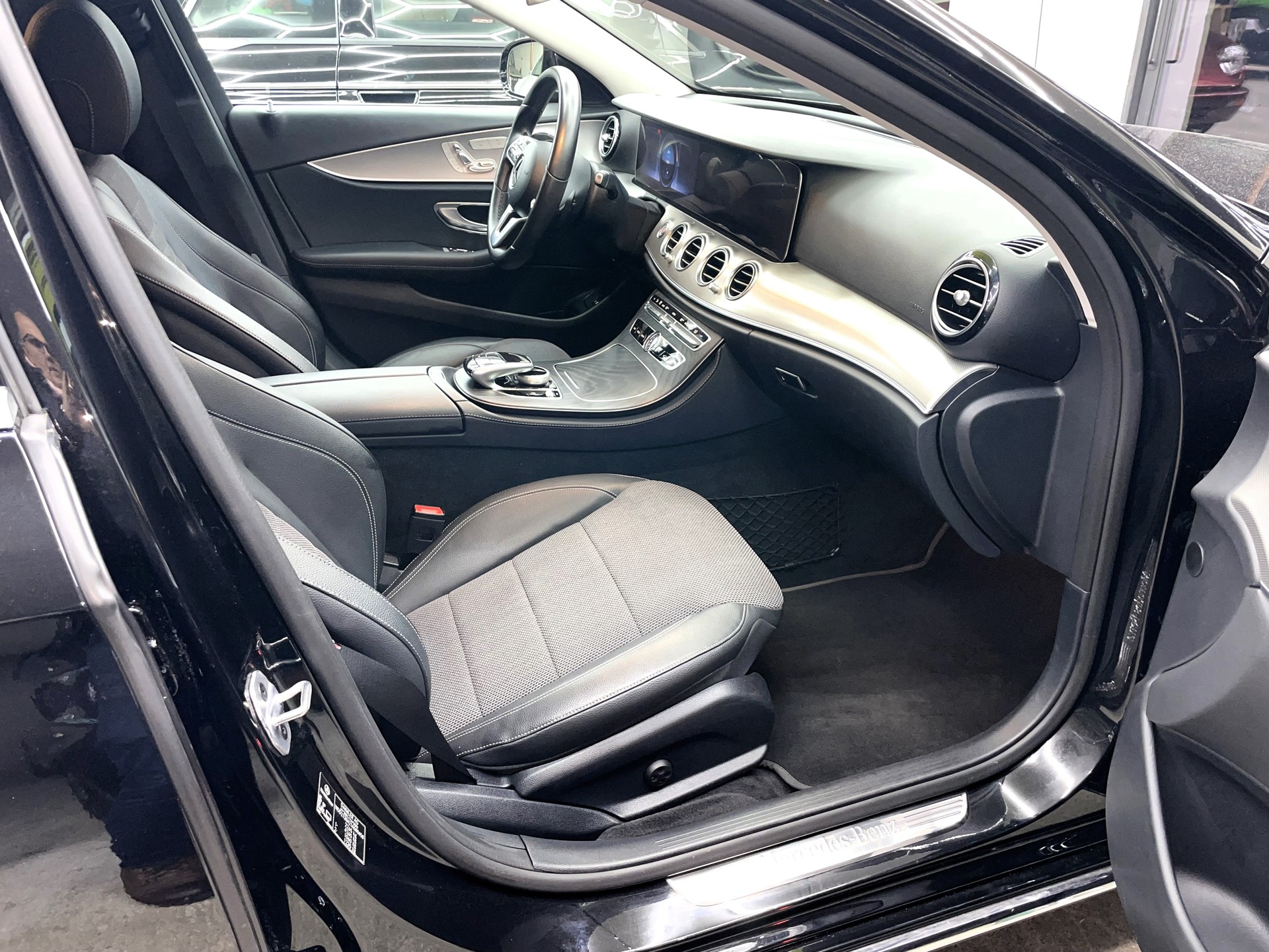 MERCEDES-BENZ E 200 Avantgarde 9G-Tronic-image-8