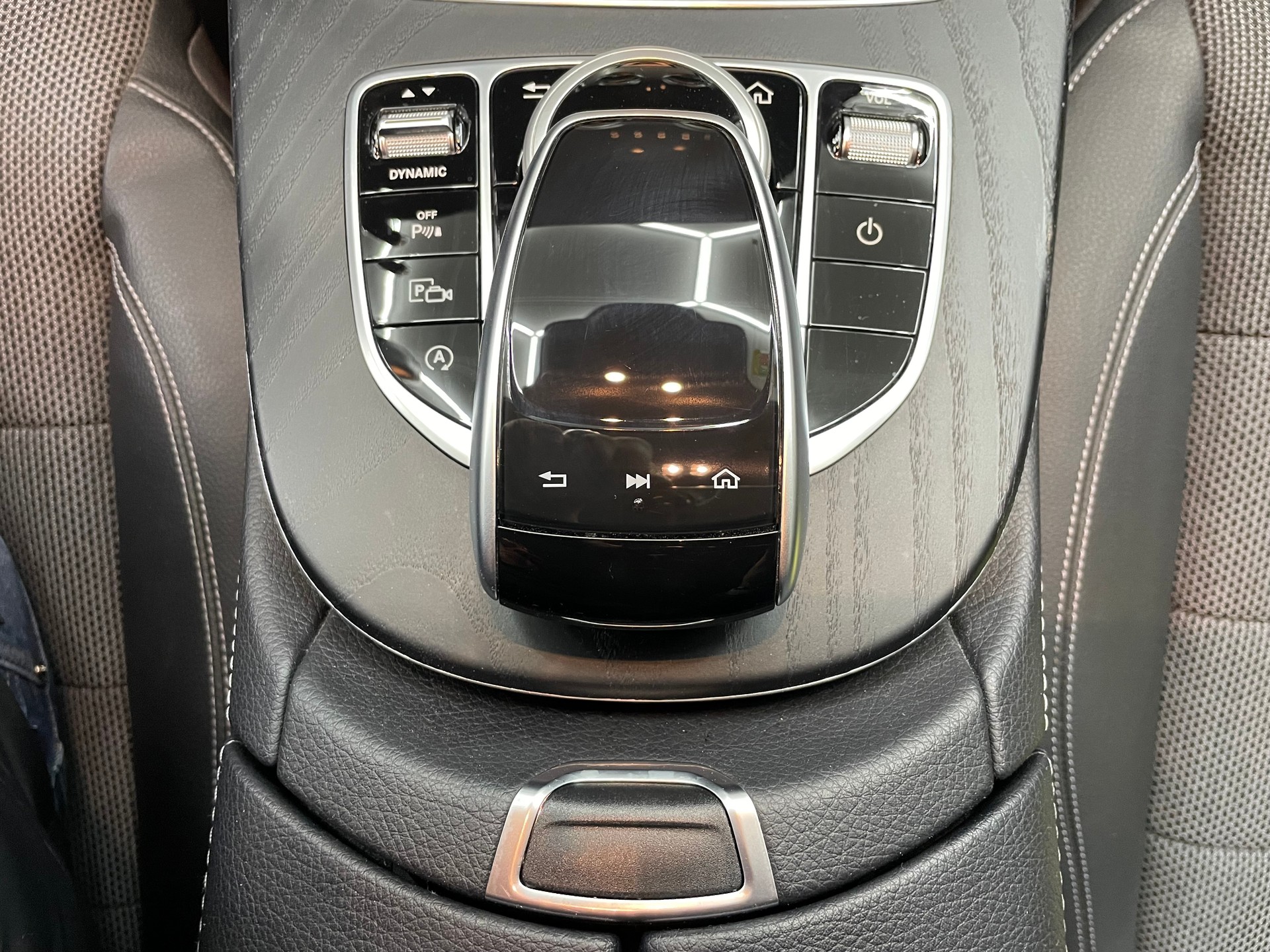 MERCEDES-BENZ E 200 Avantgarde 9G-Tronic-image-5