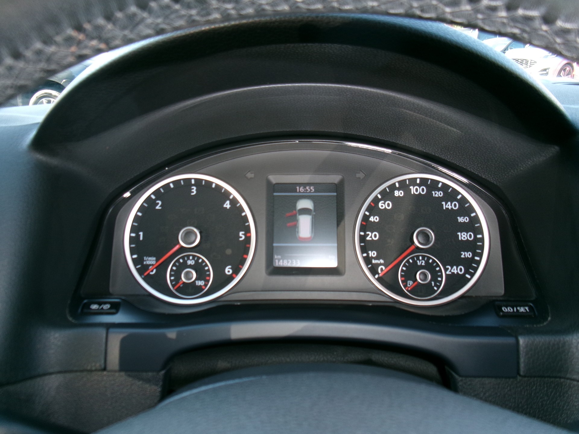 VW Tiguan 2.0 TDI BlueMotion Sport&Style 4Motion-image-7