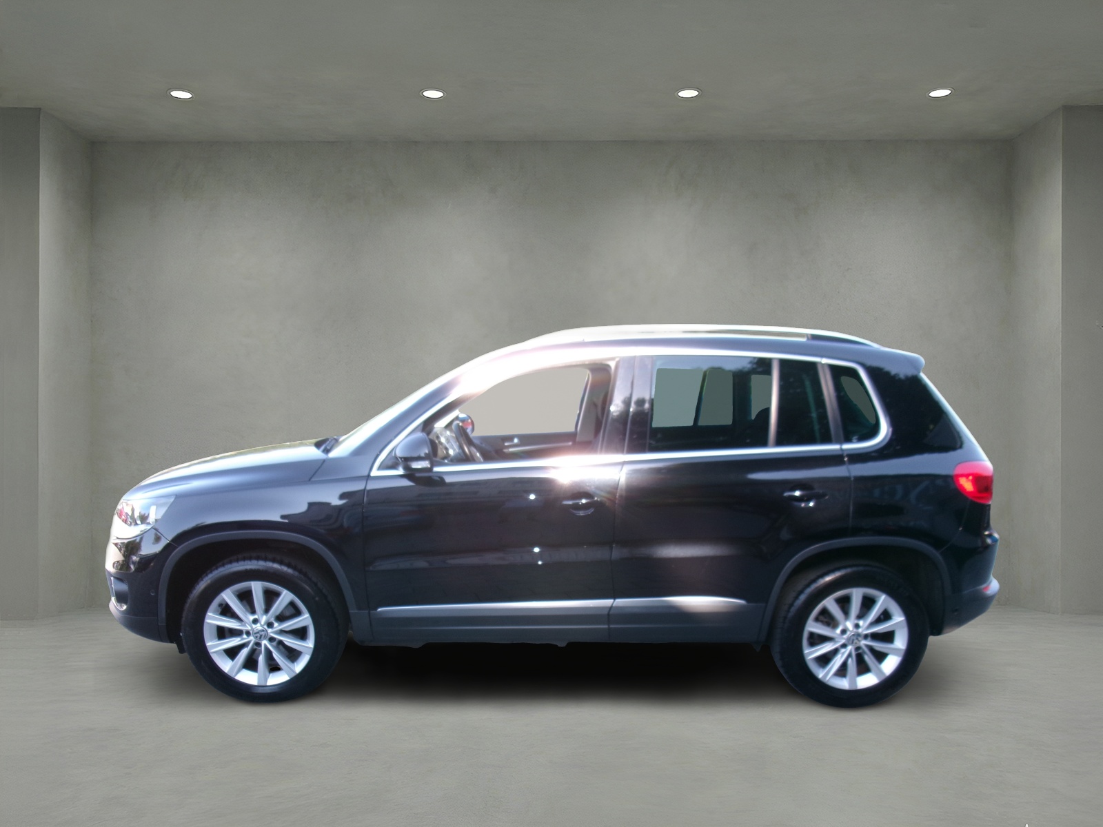 VW Tiguan 2.0 TDI BlueMotion Sport&Style 4Motion-image-2
