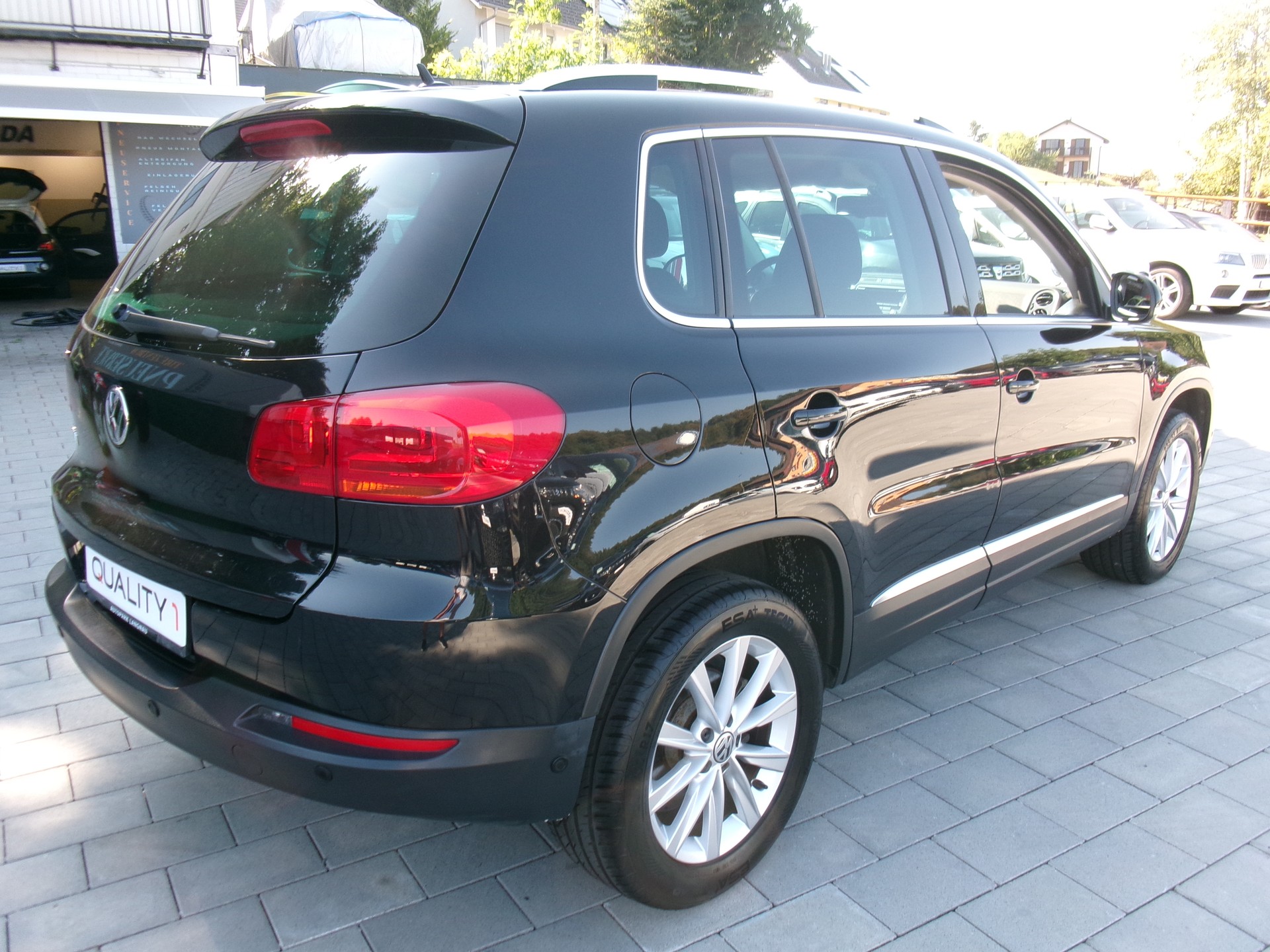 VW Tiguan 2.0 TDI BlueMotion Sport&Style 4Motion-image-3