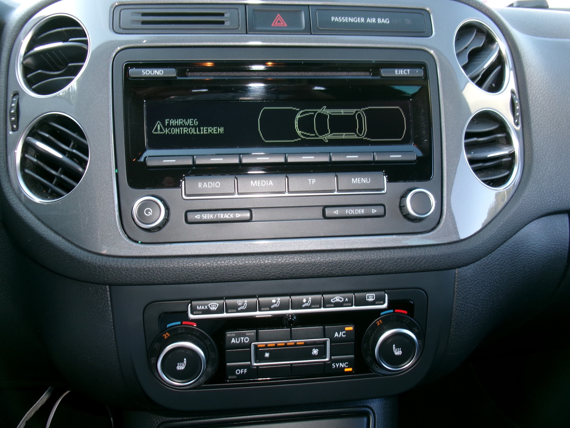 VW Tiguan 2.0 TDI BlueMotion Sport&Style 4Motion-image-6