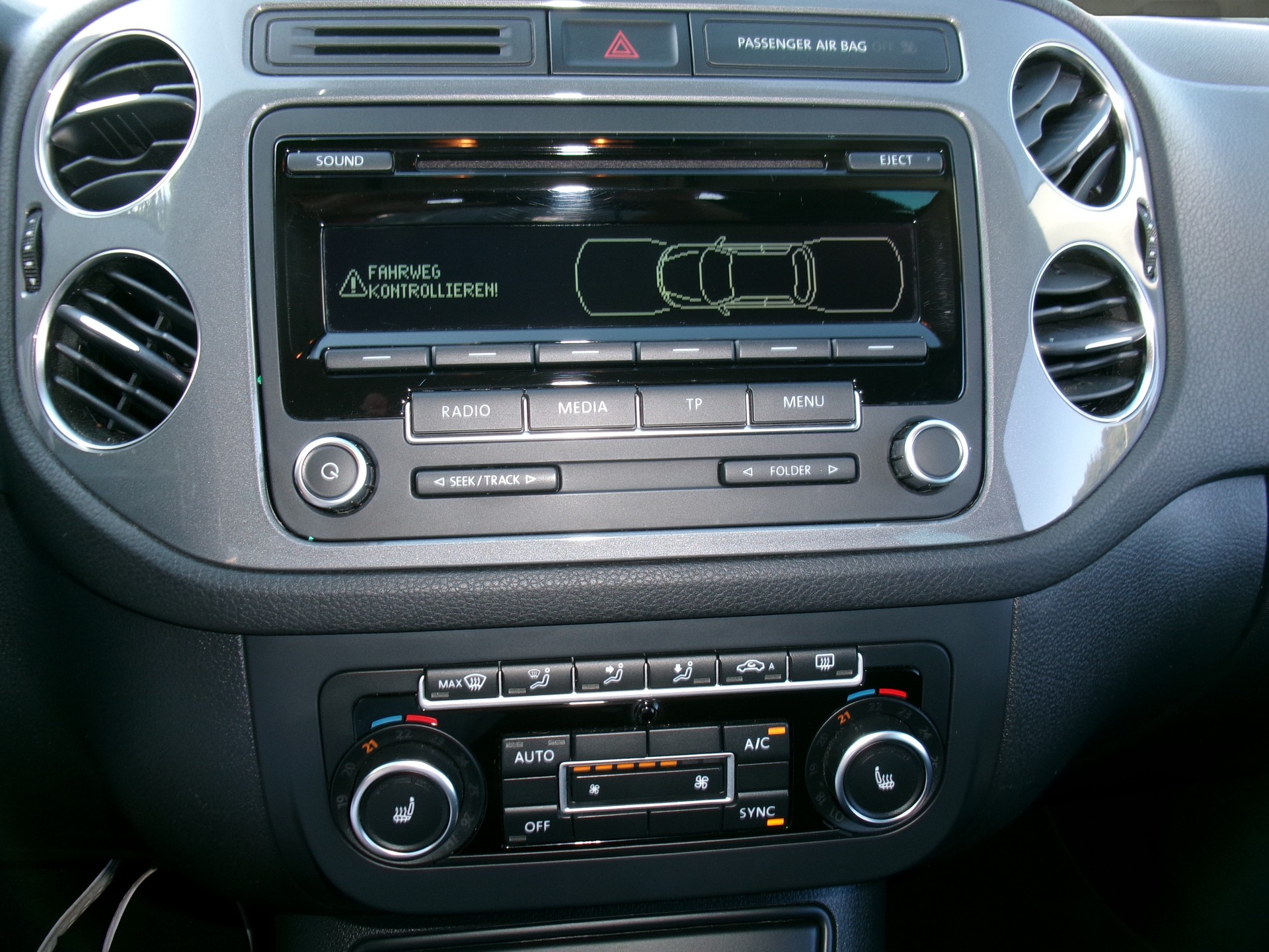 VW Tiguan 2.0 TDI BlueMotion Sport&Style 4Motion-image-6