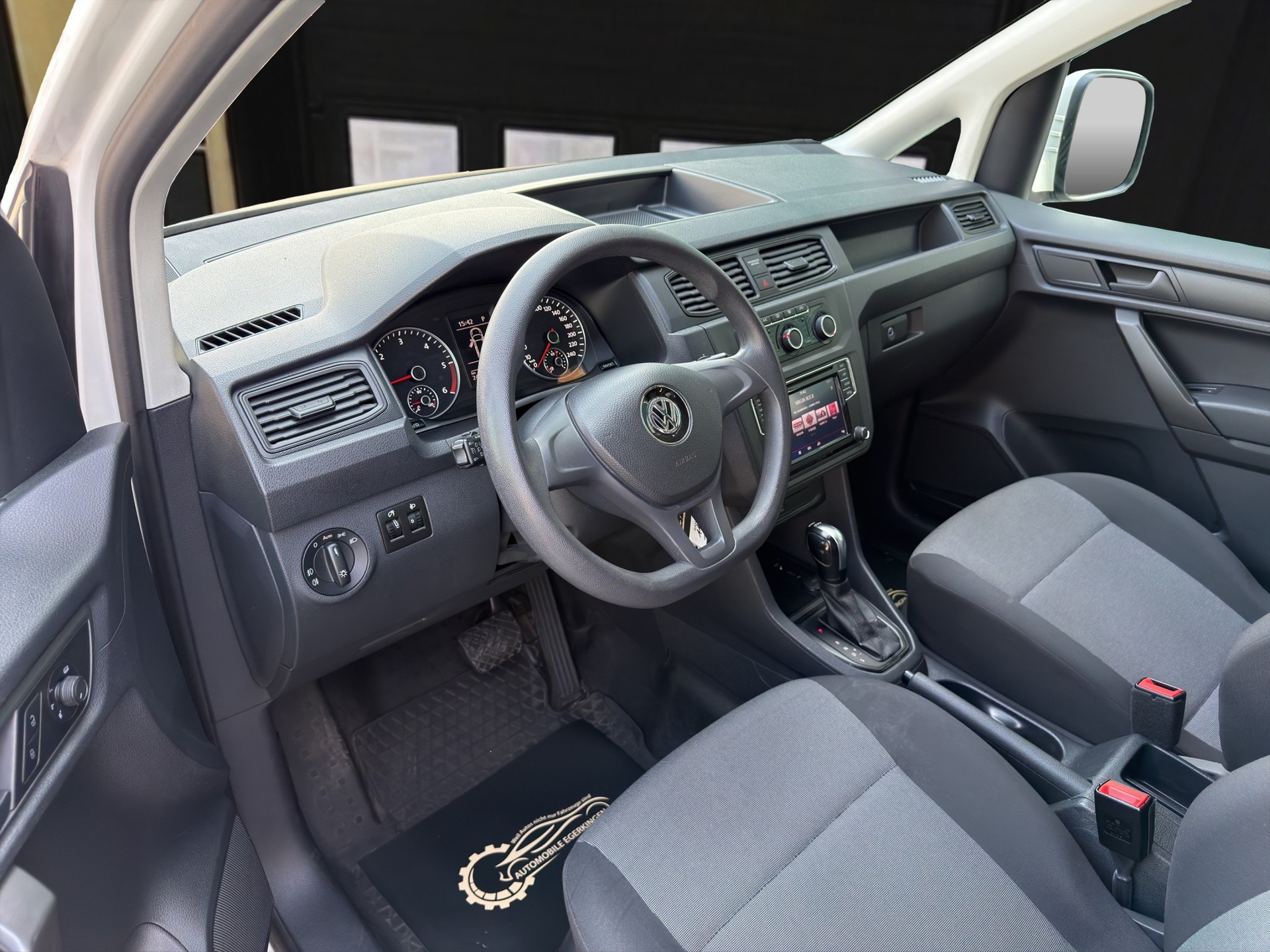 VW Caddy Maxi 2.0TDI BlueMotion Technology DSG-image-8