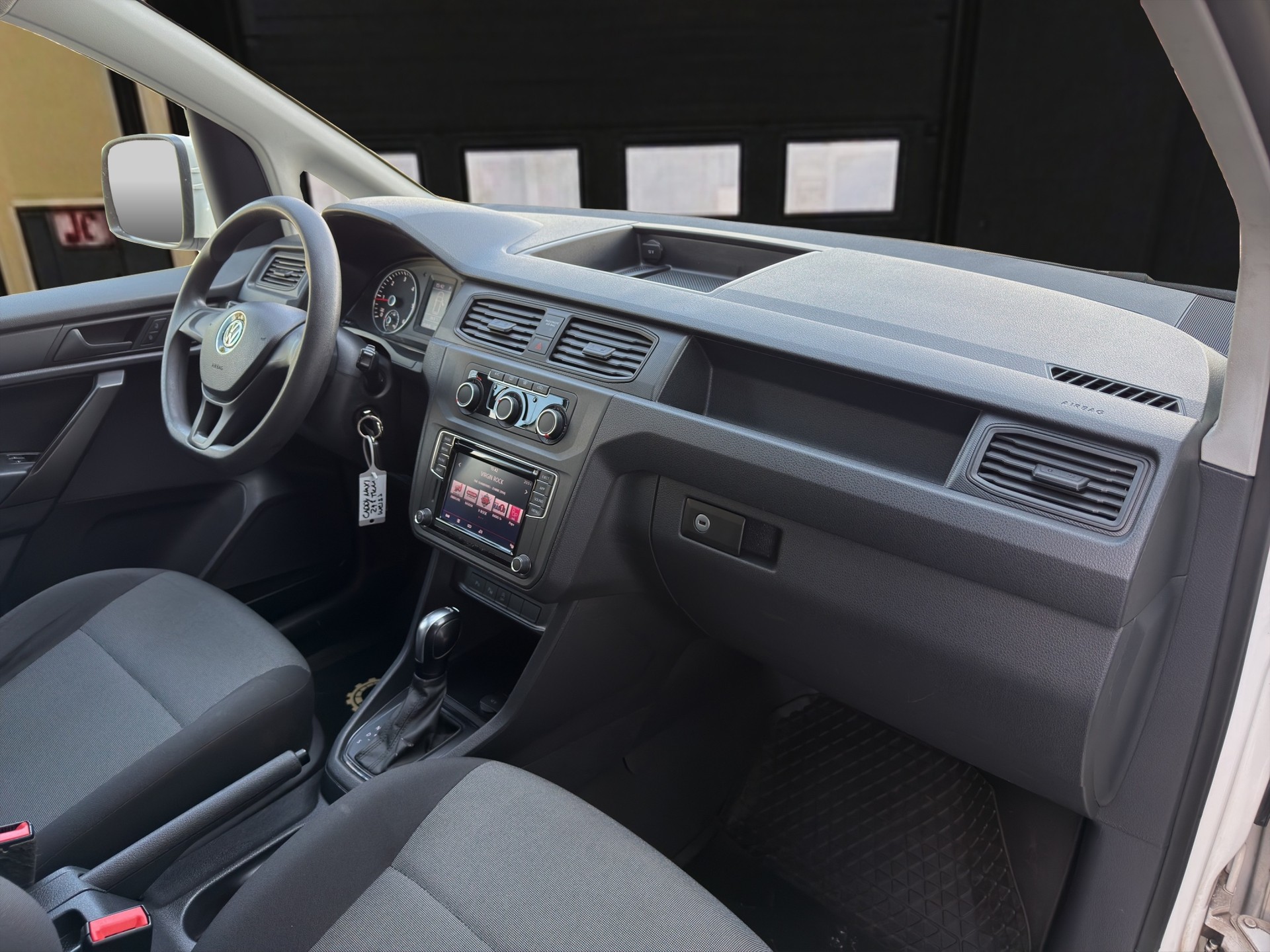 VW Caddy Maxi 2.0TDI BlueMotion Technology DSG-image-10