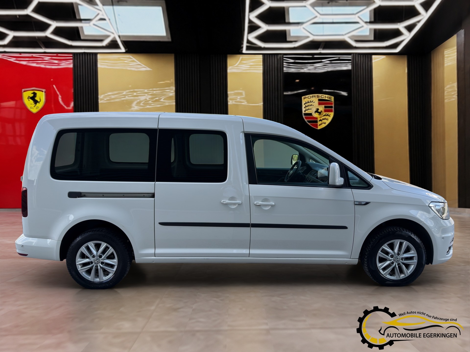 VW Caddy Maxi 2.0TDI BlueMotion Technology DSG-image-3